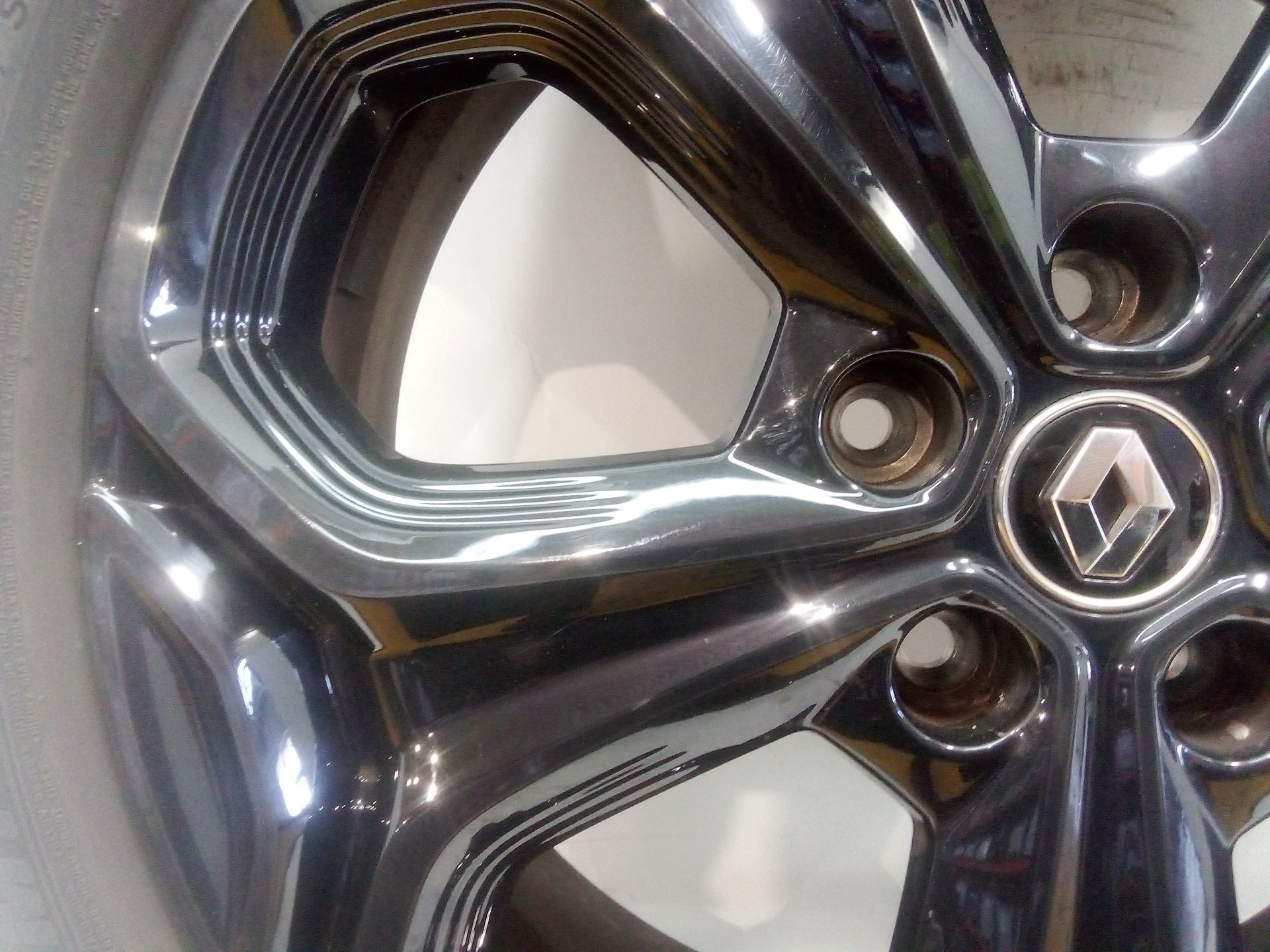 llanta_aluminio_403005301r_rs0046_225_45zr1996w_renault_kadjar_ha_hl_1_3_tce_140