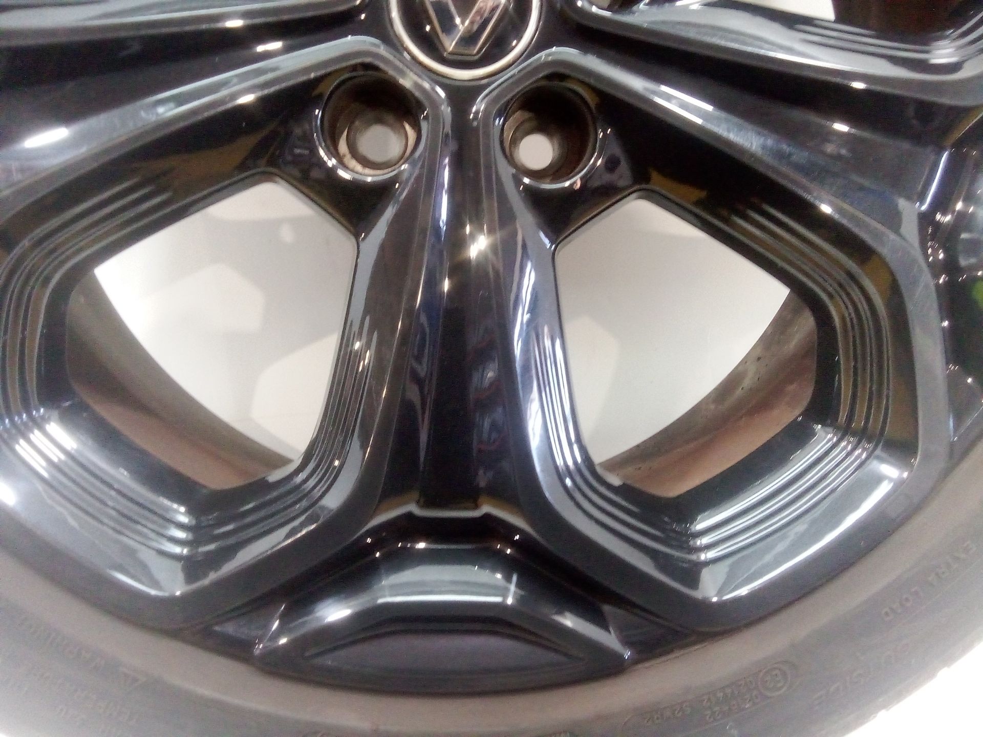 llanta_aluminio_403005301r_rs0046_225_45zr1996w_renault_kadjar_ha_hl_1_3_tce_140