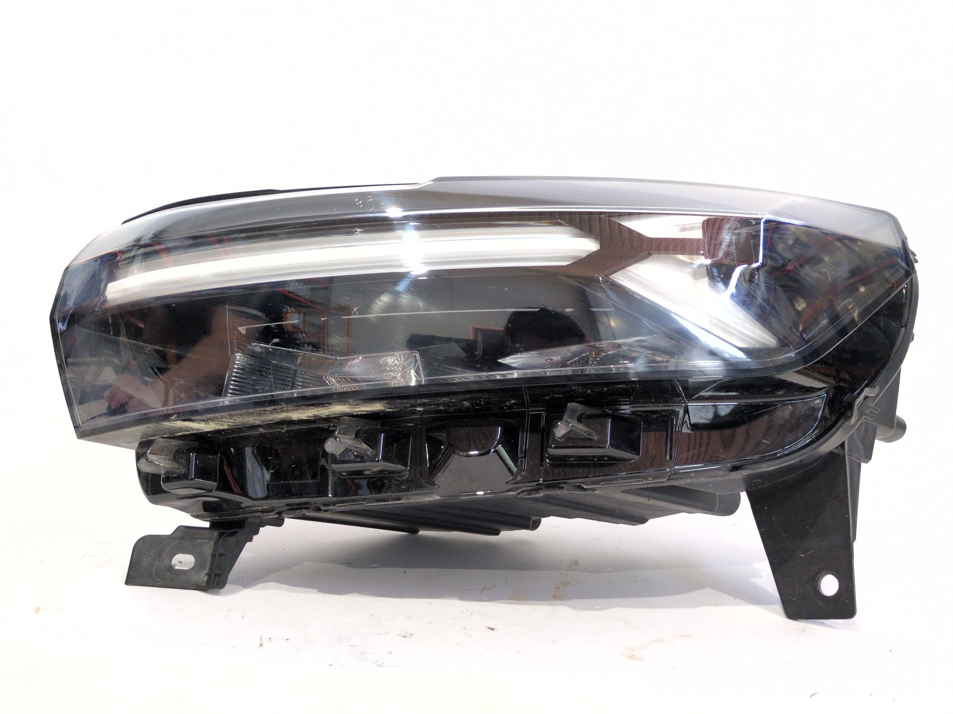 faro_izquierdo_260603515r_dacia_duster_pym_pyn_1_2_eco_g_120_90kw_122cv_1199cc