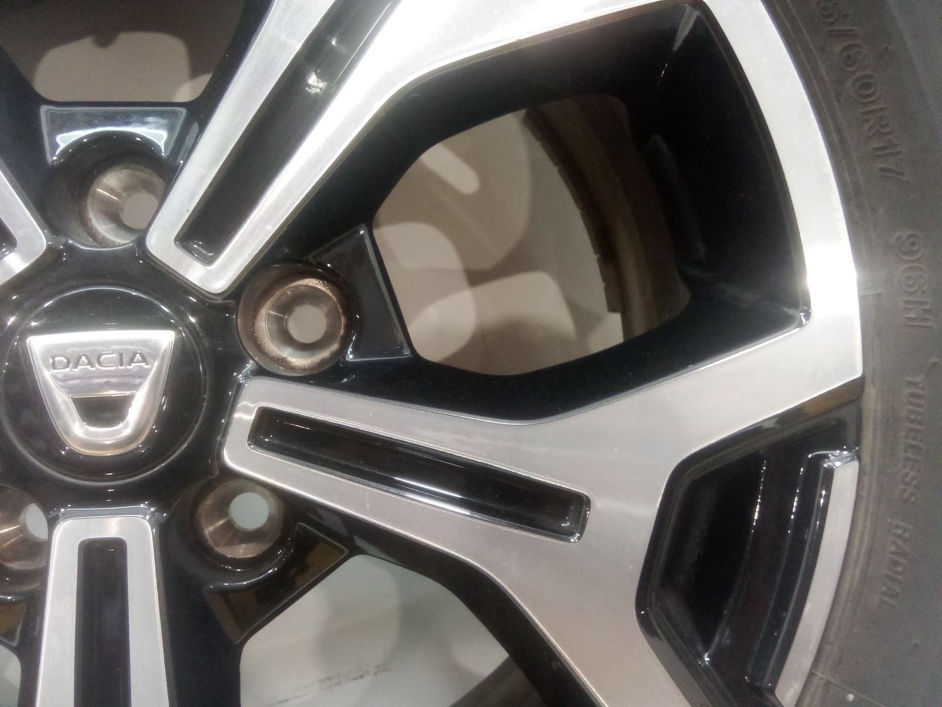 llanta_aluminio_403004100r_kc71503_215_60r1796h_dacia_duster_hm_1_3_tce_150_hmm3