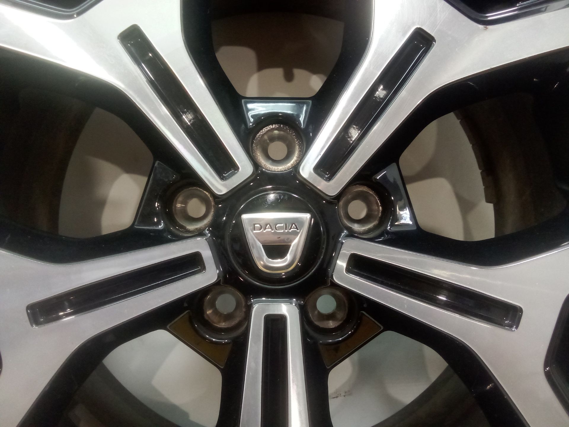 llanta_aluminio_403004100r_kc71503_215_60r1796h_dacia_duster_hm_1_3_tce_150_hmm3