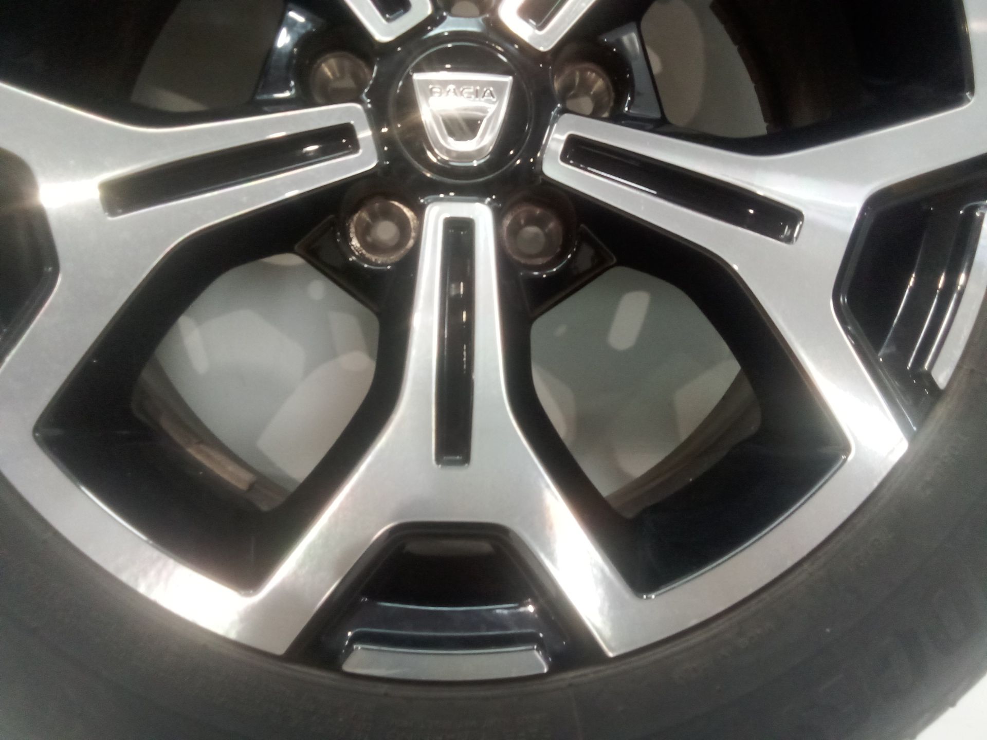 llanta_aluminio_403004100r_kc71503_215_60r1796h_dacia_duster_hm_1_3_tce_150_hmm3