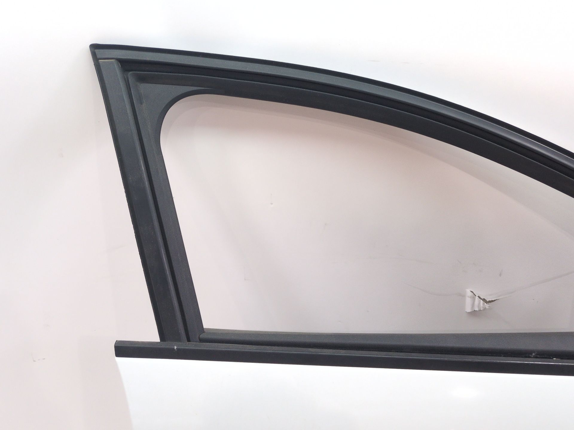 puerta_delantera_derecha_801002545r_ice_white_bc_ov369_dacia_sandero_iii_1_0_tce_110