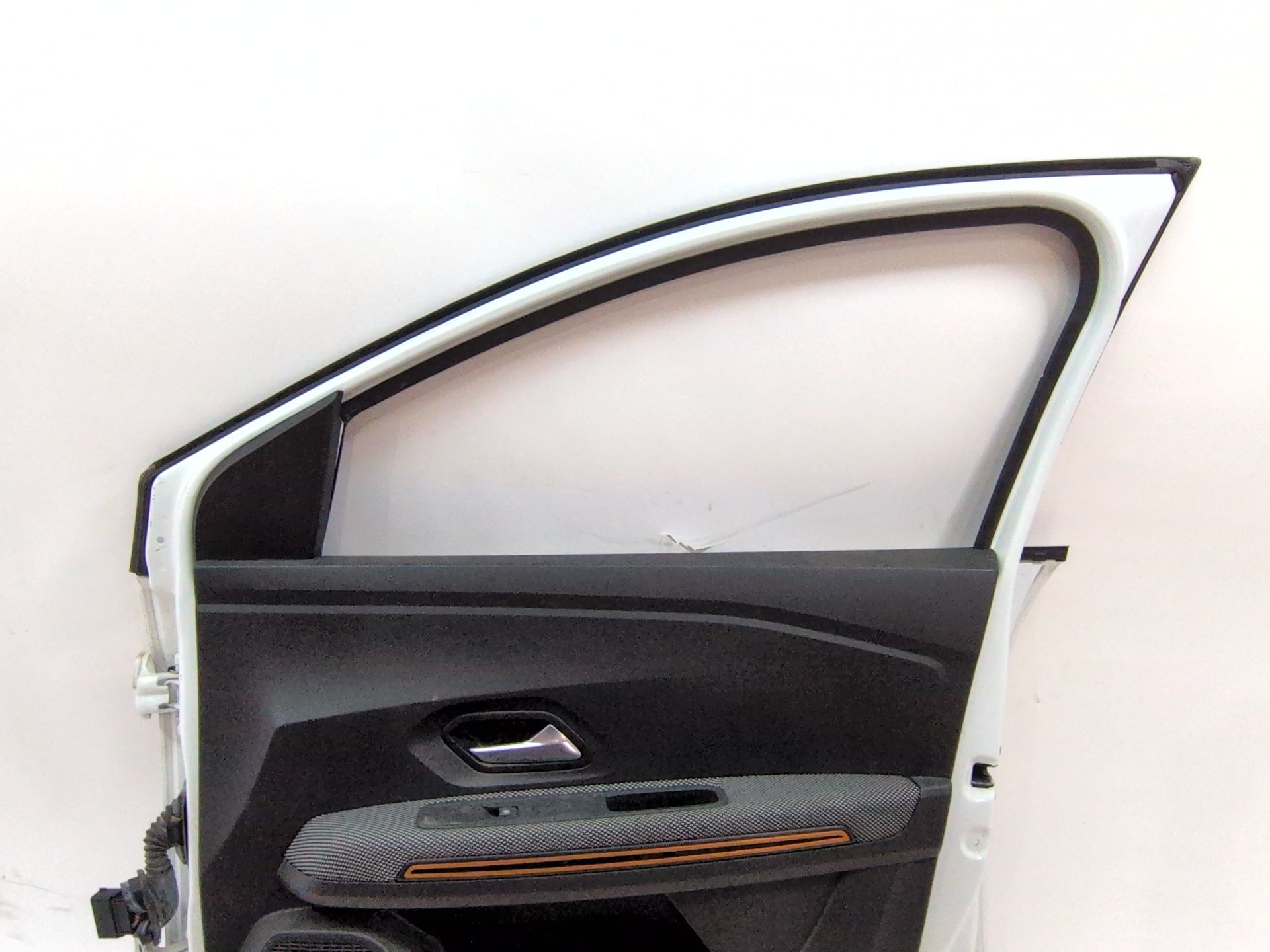 puerta_delantera_derecha_801002545r_ice_white_bc_ov369_dacia_sandero_iii_1_0_tce_110