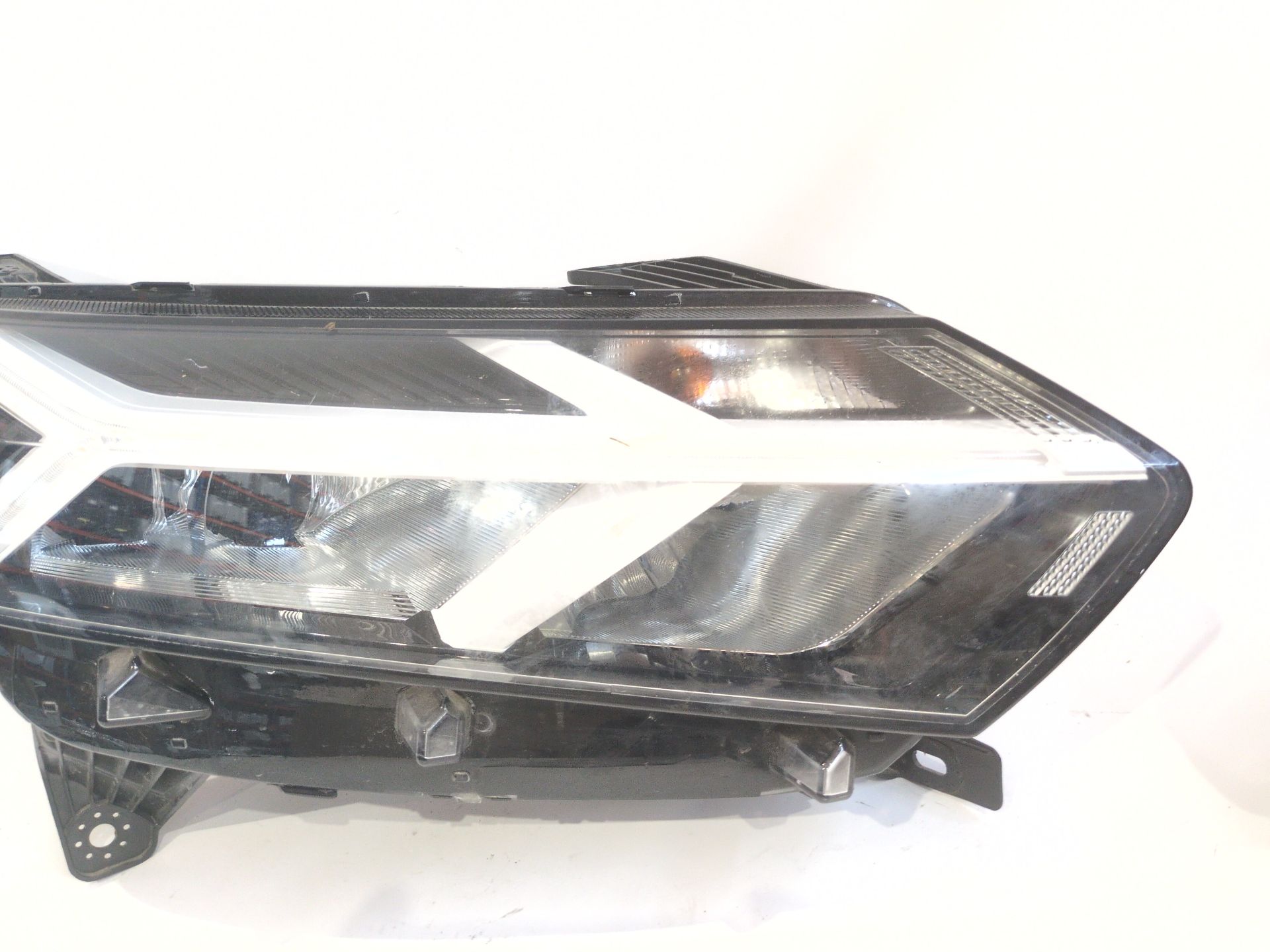 faro_derecho_260107920r_dacia_sandero_iii_1_0_tce_110