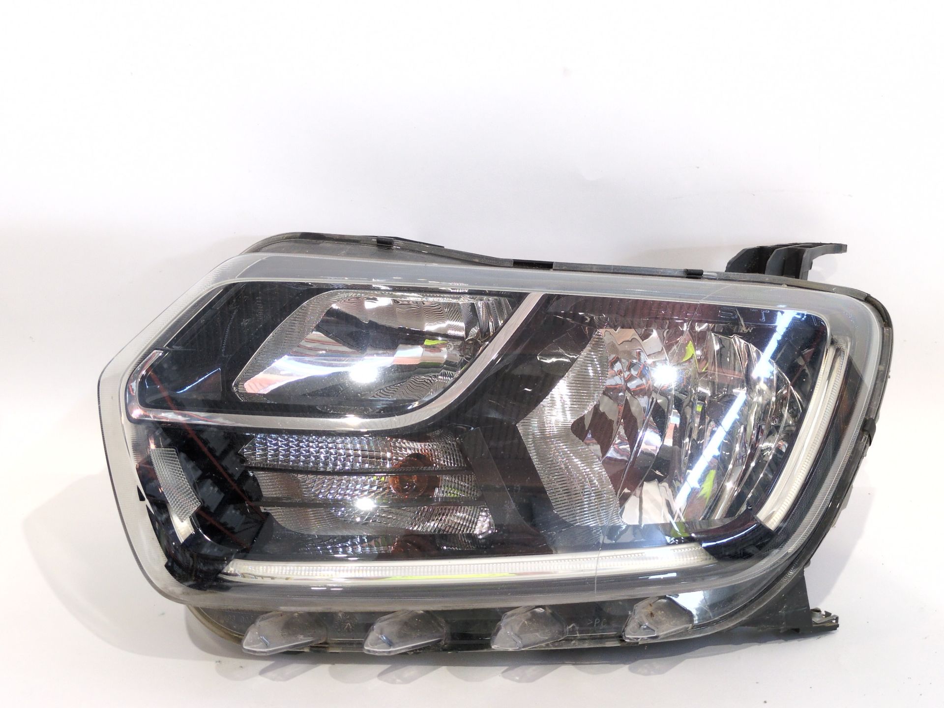 FARO IZQUIERDO DACIA DUSTER (HM_) 1.3 TCE 150 (HMM3) - 260609367r