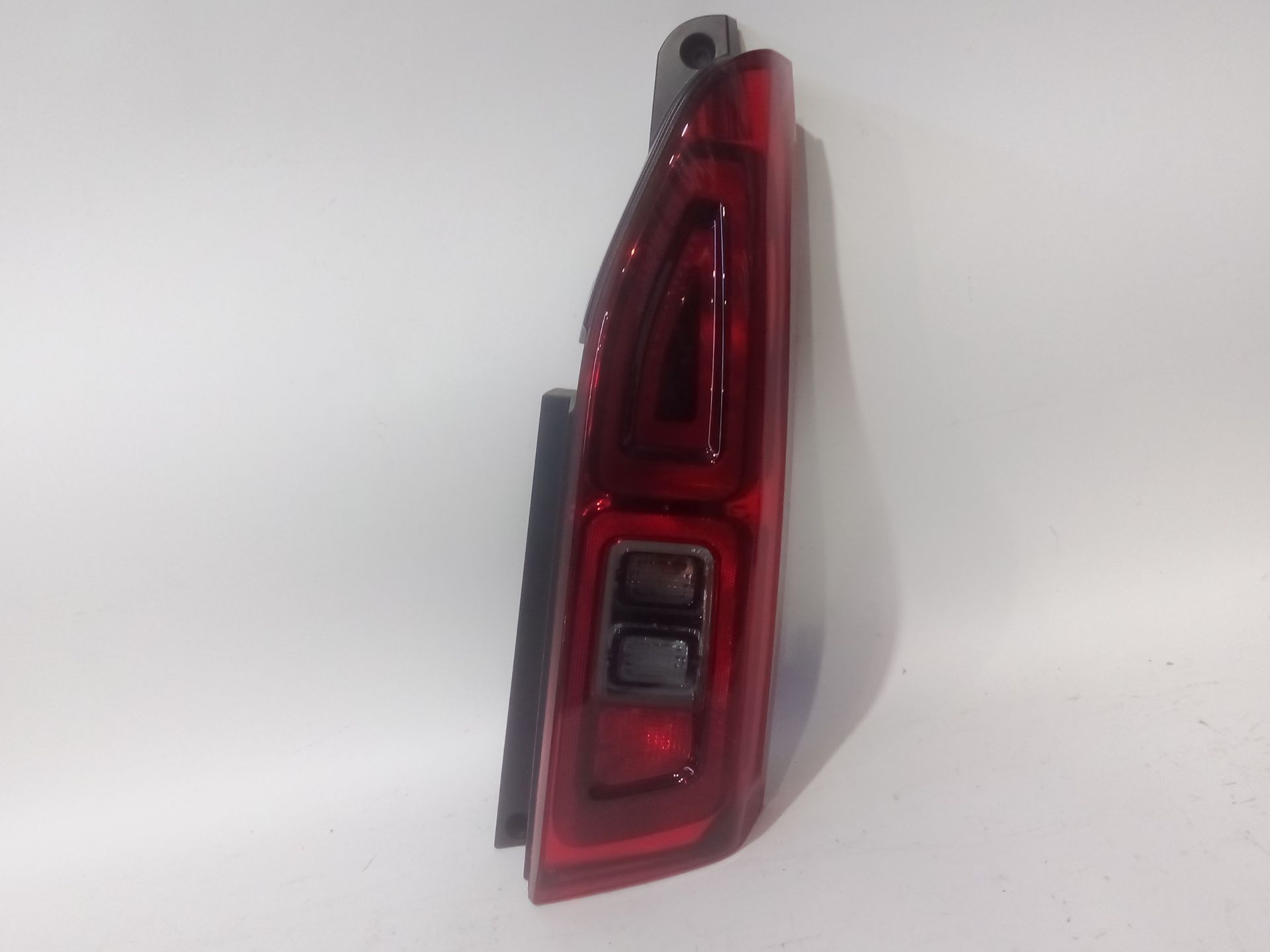 PILOTO TRASERO DERECHO CITROËN BERLINGO (ER_ EC_) 1.5 BLUEHDI 130 (ECYHZJ ECYHZR) - 9820555080