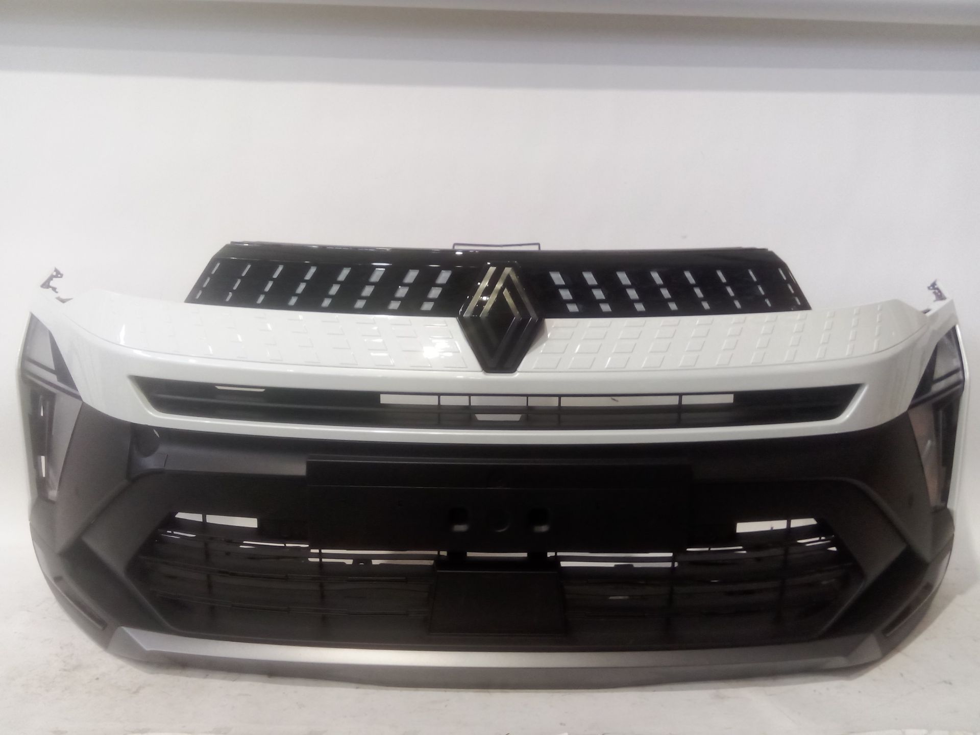 PARAGOLPES DELANTERO RENAULT CAPTUR II (HF_) TCE 160 (HFN1)