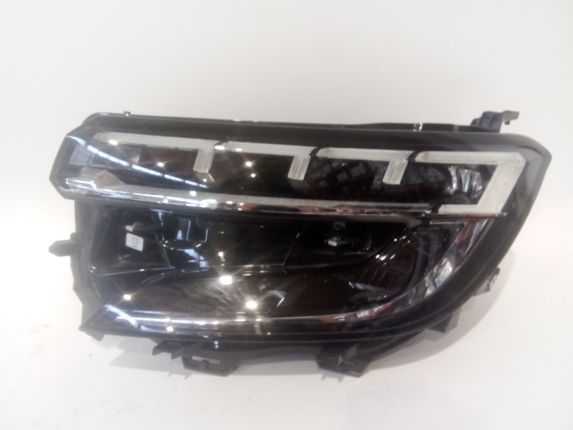 FARO IZQUIERDO RENAULT AUSTRAL TCE 140