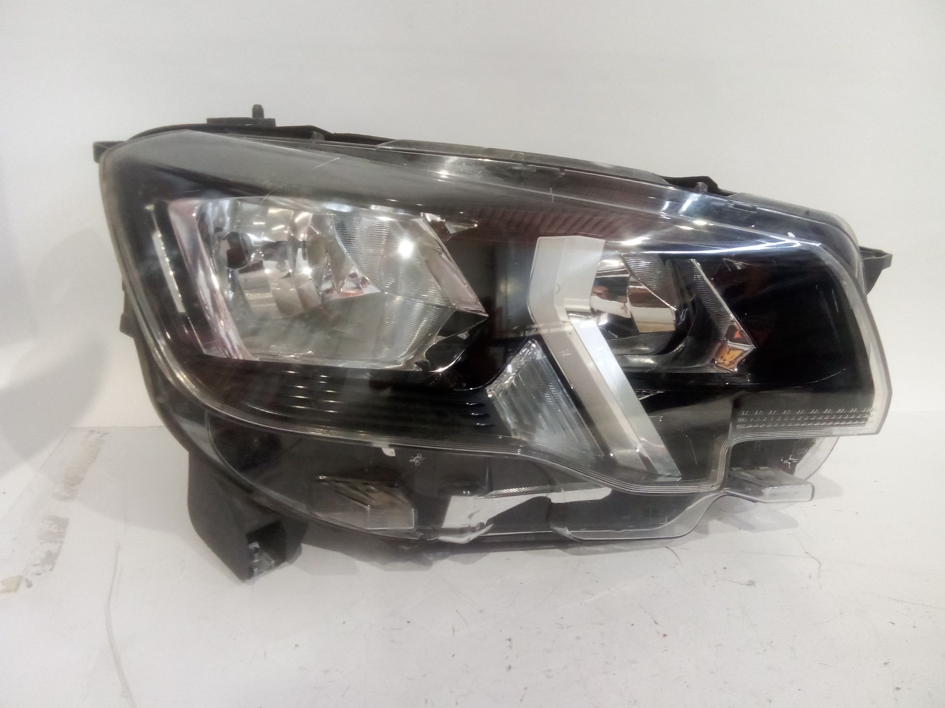 FARO DERECHO PEUGEOT PARTNER FURGONETA/MONOVOLUMEN (K9) 1.2 PURETECH 110 - 9816826180