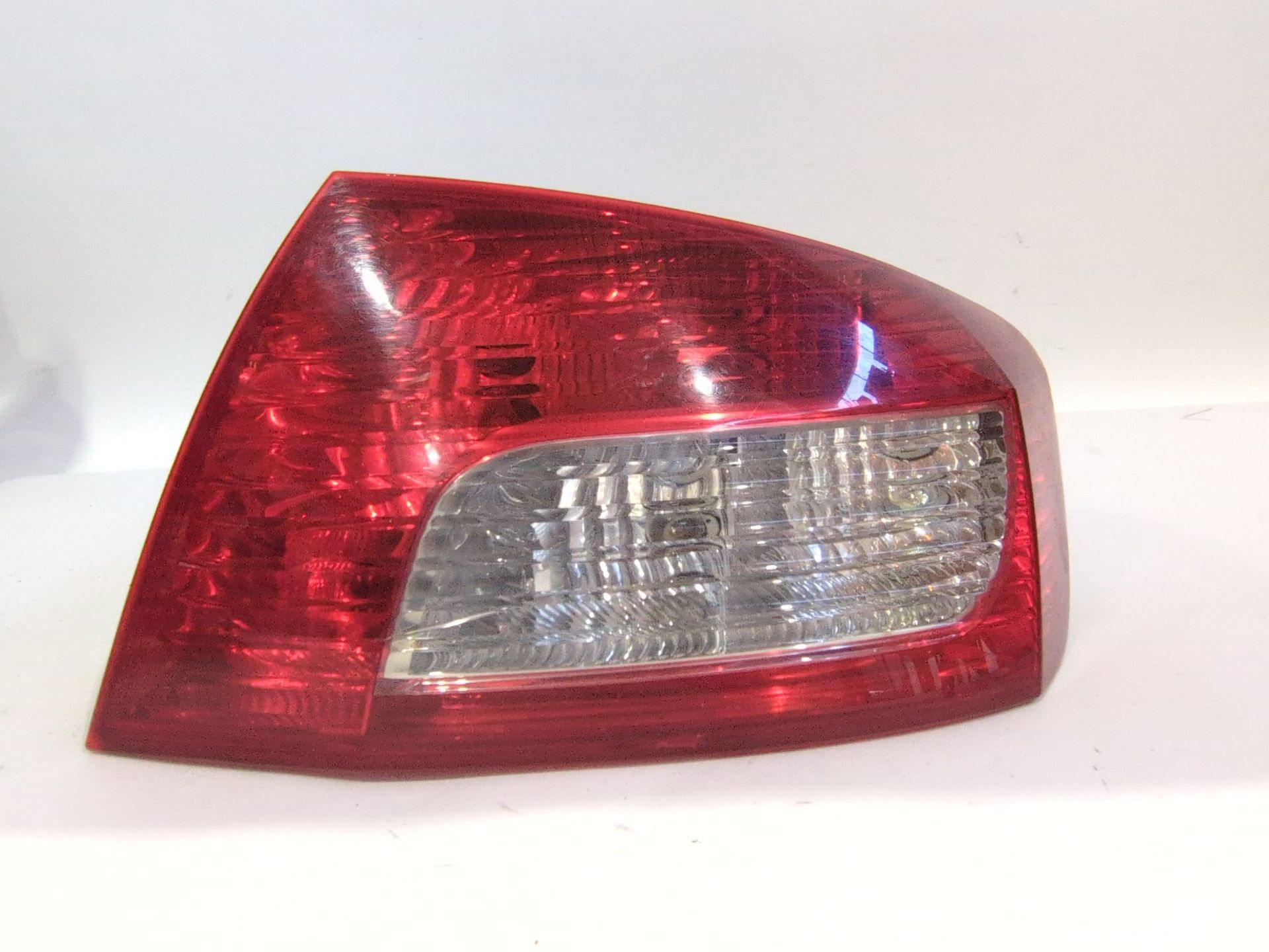 PILOTO TRASERO DERECHO PEUGEOT 407 (6D_) 2.0 HDI 135 (6DRHRH 6DRHRE 6DRHRG 6DRHRJ) - 6351HP