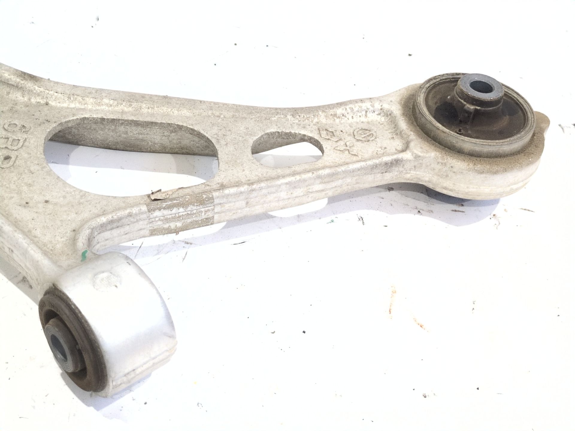 brazo_suspension_inferior_delantero_derecho_6rr_renault_austral_tce_130