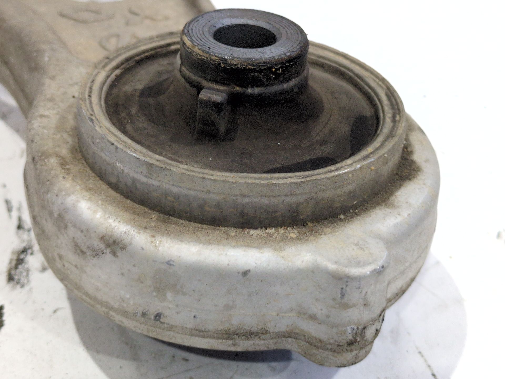 brazo_suspension_inferior_delantero_izquierdo_6rr_renault_austral_tce_130