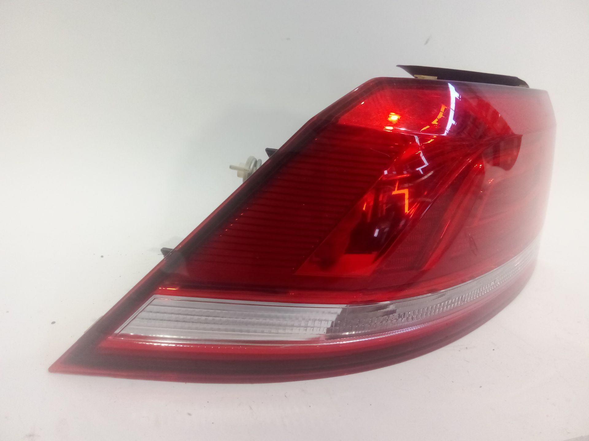 piloto_trasero_izquierdo_exterior_3g5945311_volkswagen_passat_b8_3g2_cb2_1_4_tsi
