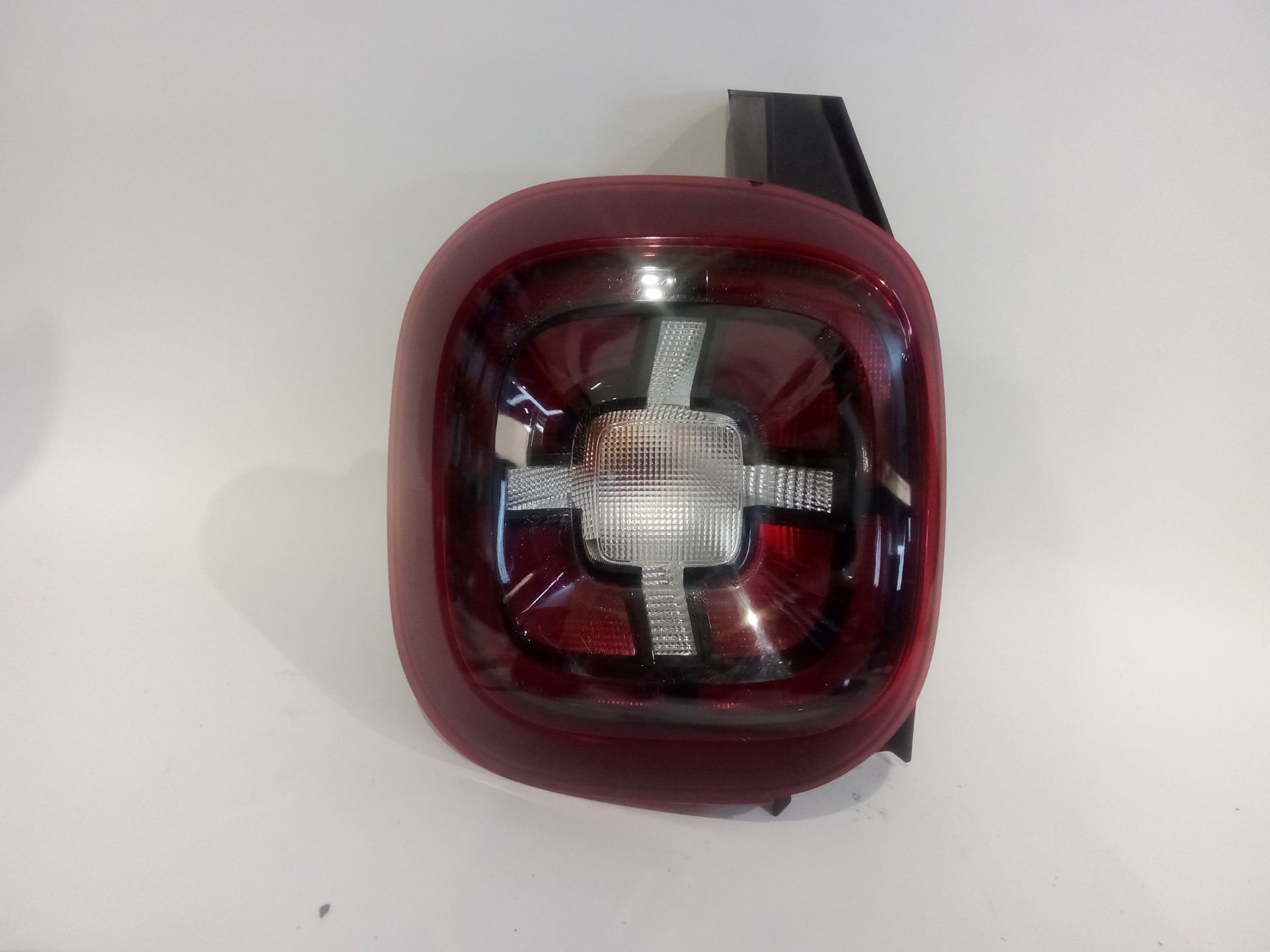 PILOTO TRASERO IZQUIERDO DACIA DUSTER (HM_) 1.3 TCE 150 (HMM3) - 265558217r