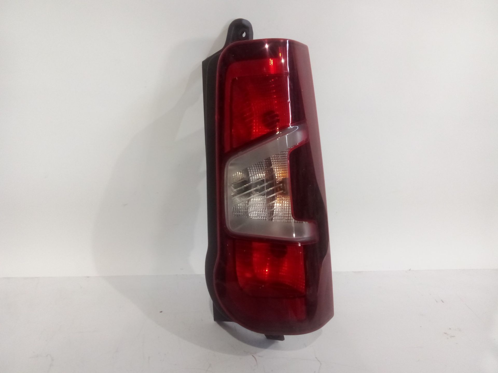 PILOTO TRASERO DERECHO CITROËN BERLINGO (ER_ EC_) 1.5 BLUEHDI 130 (ECYHZJ ECYHZR) - 9820554880