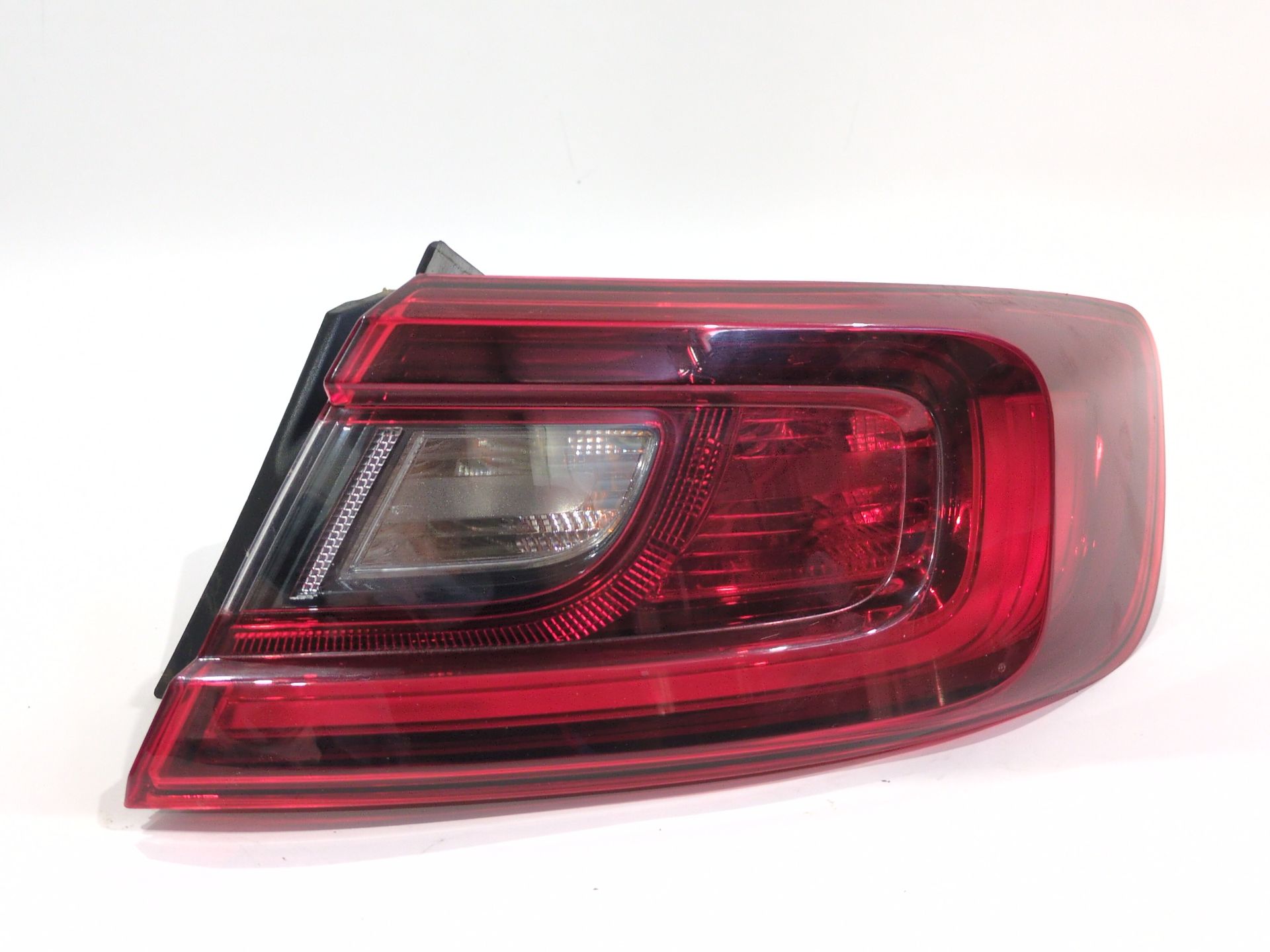 PILOTO TRASERO DERECHO EXTERIOR RENAULT ARKANA I (LCM_ LDN_) 1.3 TCE 160 (LDN1) - 265500964r