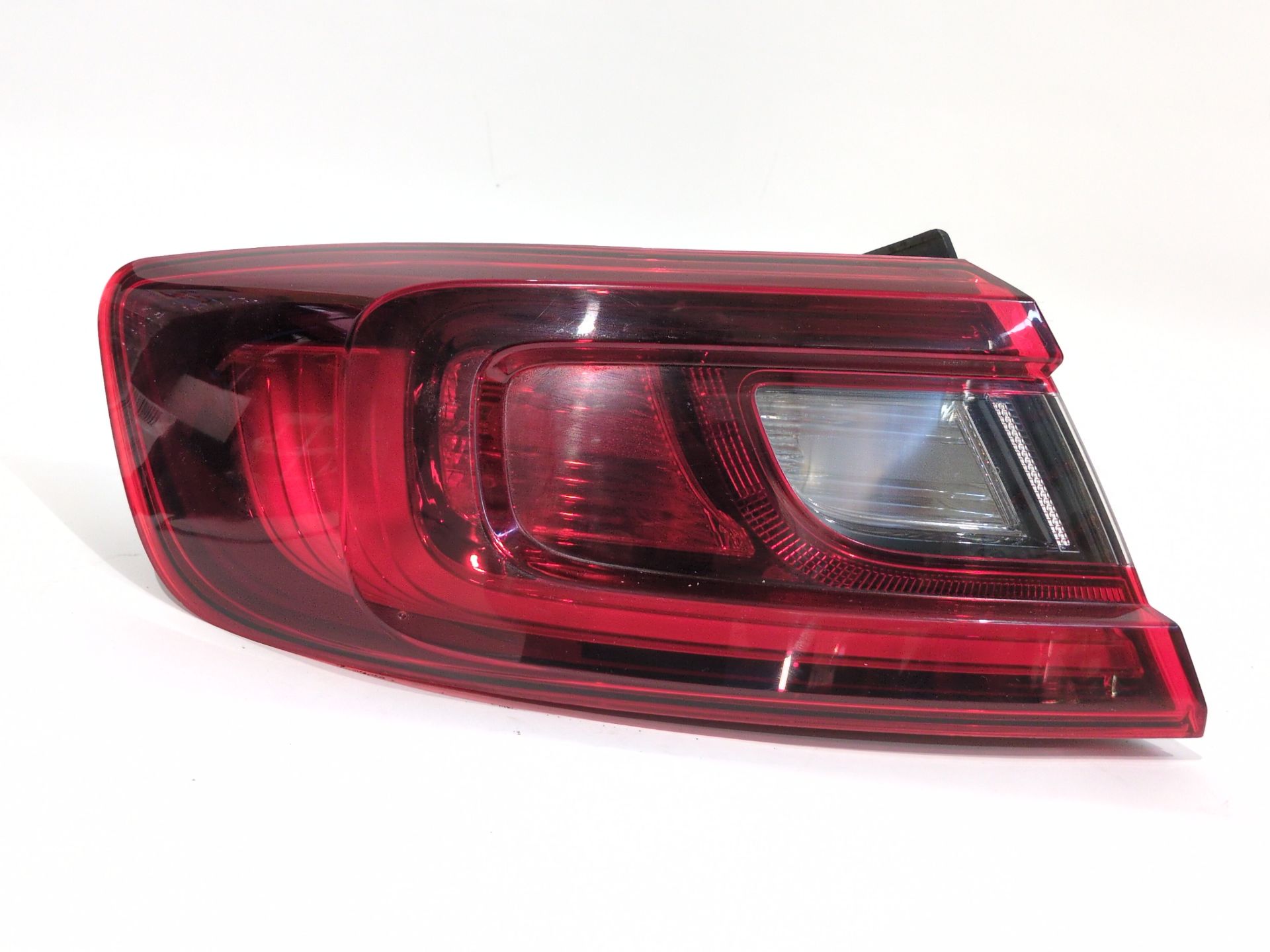 PILOTO TRASERO IZQUIERDO EXTERIOR RENAULT ARKANA I (LCM_ LDN_) 1.3 TCE 160 (LDN1) - 265559926R