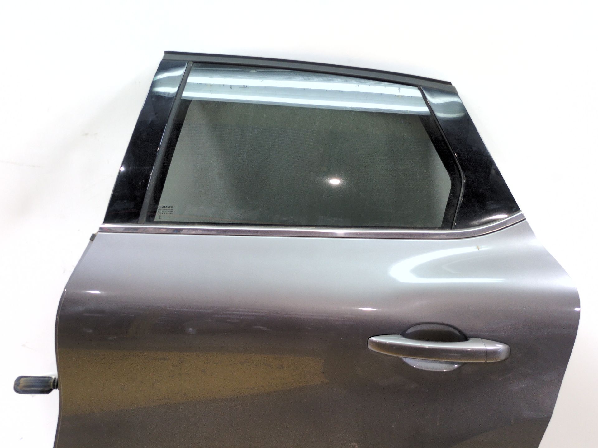 puerta_trasera_izquierda_821010589r_gris_cassiopee_tpkng_renault_captur_ii_hf_tce_140_hfn0