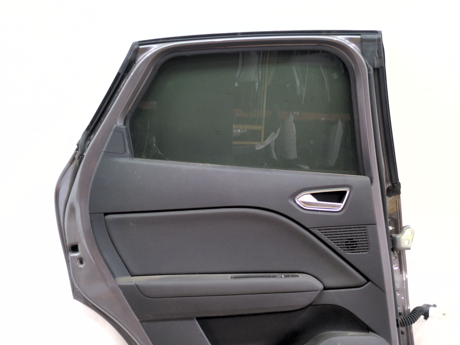 puerta_trasera_izquierda_821010589r_gris_cassiopee_tpkng_renault_captur_ii_hf_tce_140_hfn0
