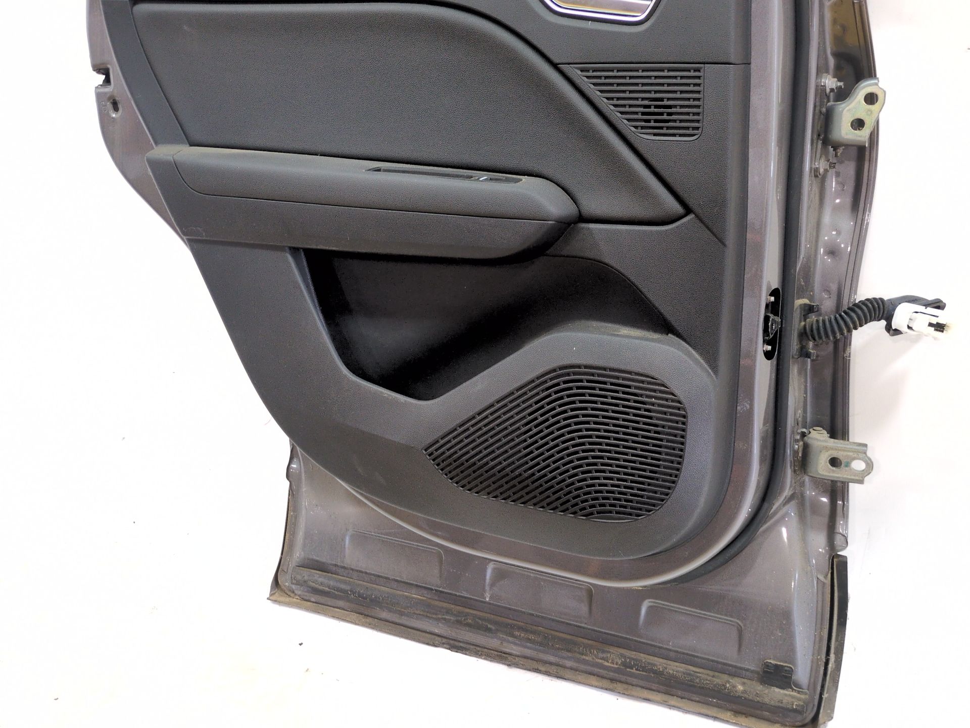 puerta_trasera_izquierda_821010589r_gris_cassiopee_tpkng_renault_captur_ii_hf_tce_140_hfn0