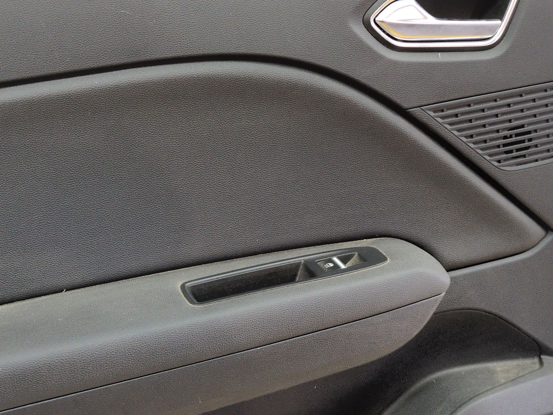 puerta_trasera_izquierda_821010589r_gris_cassiopee_tpkng_renault_captur_ii_hf_tce_140_hfn0