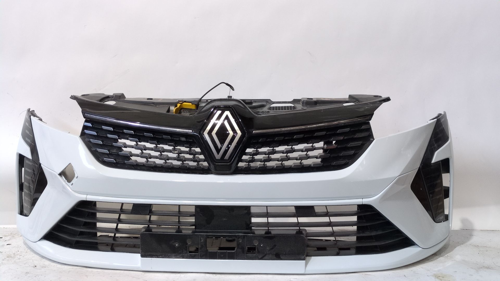 PARAGOLPES DELANTERO RENAULT CLIO V (B7_) 1.6 E-TECH 140 (B7MU)