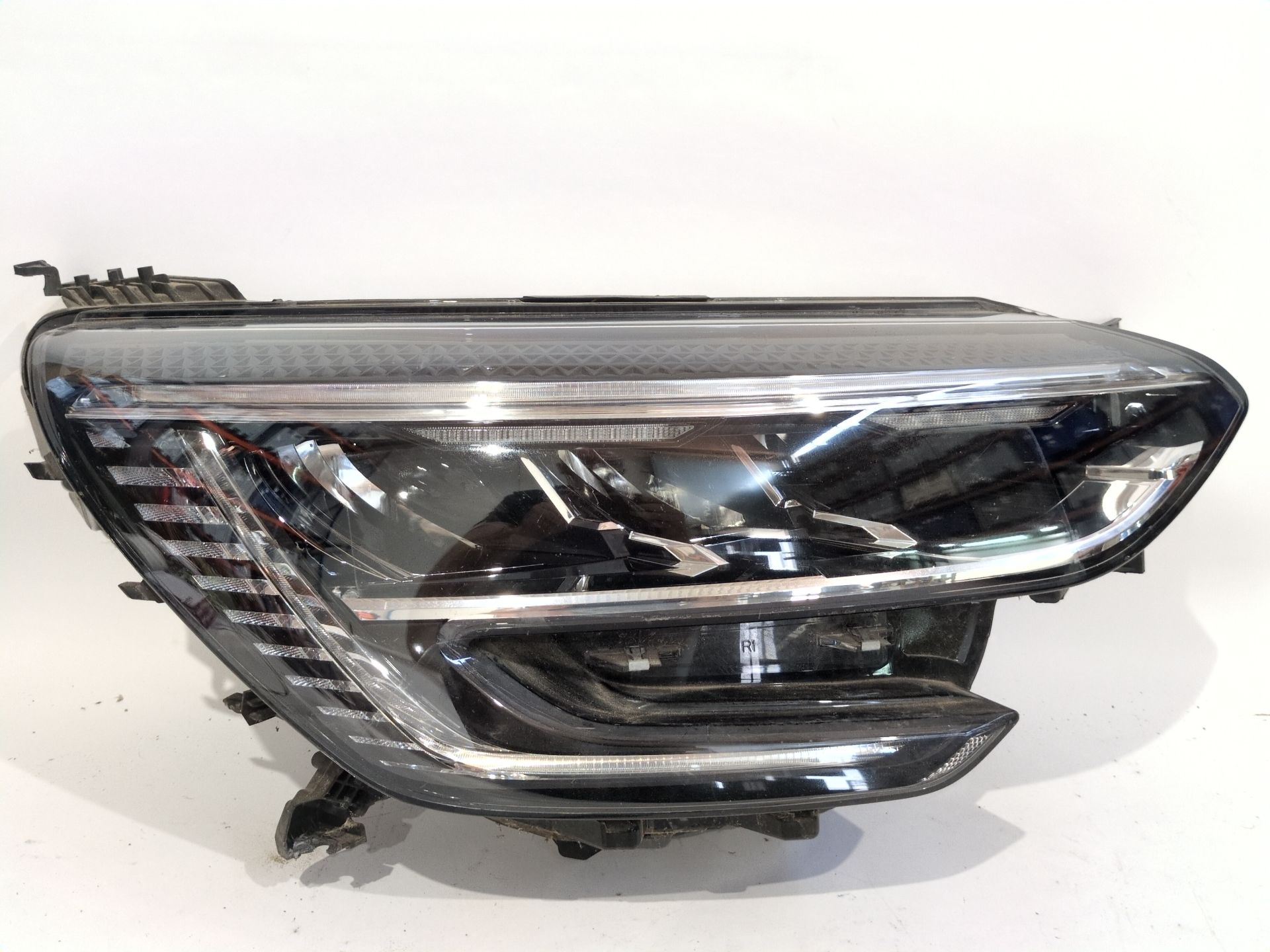 FARO DERECHO RENAULT MEGANE IV HATCHBACK (B9A/M/N_) 1.5 BLUE DCI 115 (B9A6) - 260105675r