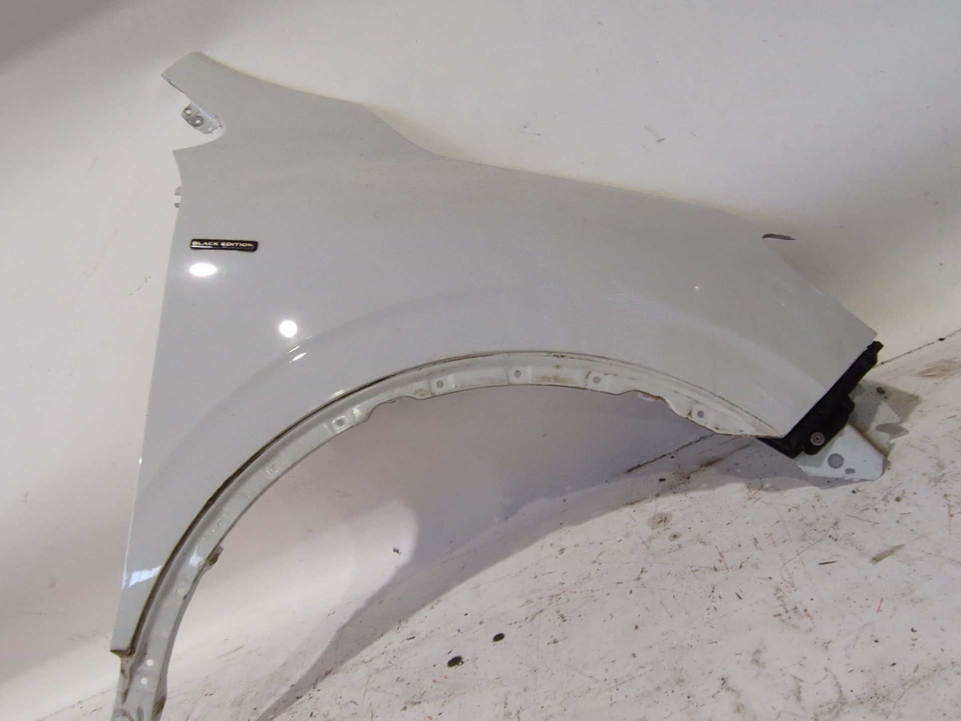 aleta_delantera_derecha_631006635r_ice_white_bc_ov369_renault_kadjar_ha_hl_1_5_blue_dci_115