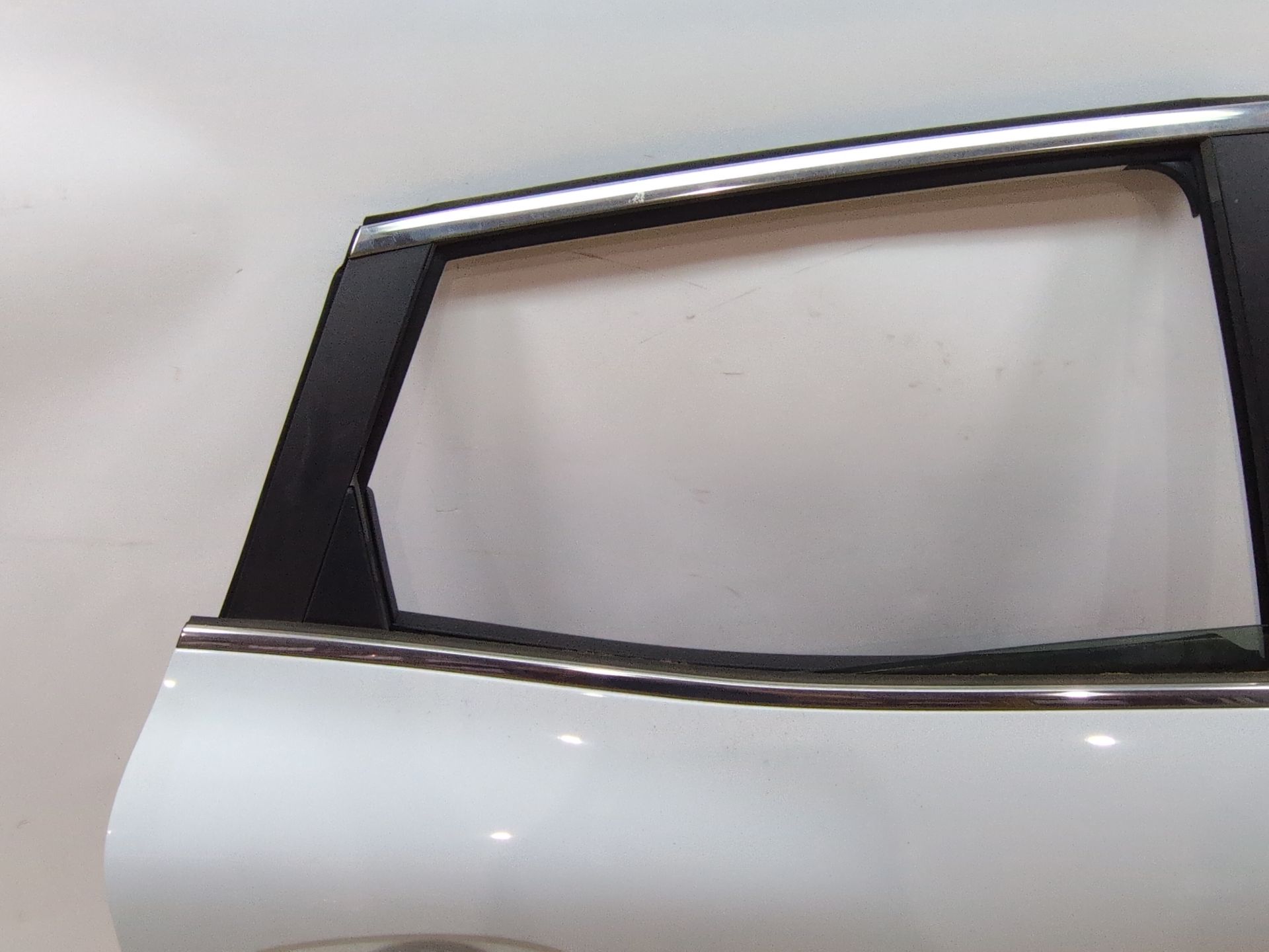 puerta_trasera_derecha_821000294r_ice_white_bc_ov369_renault_kadjar_ha_hl_1_5_blue_dci_115