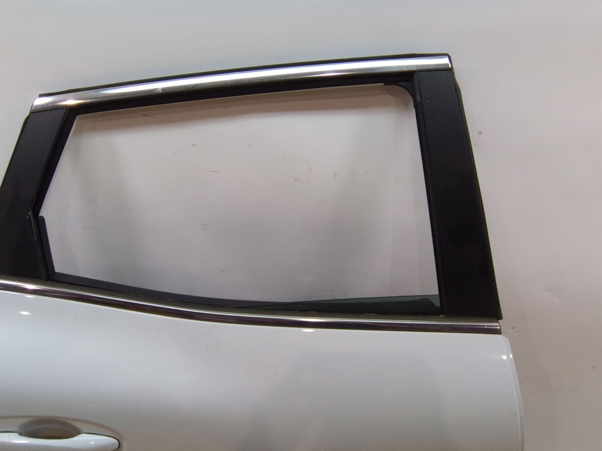 puerta_trasera_derecha_821000294r_ice_white_bc_ov369_renault_kadjar_ha_hl_1_5_blue_dci_115