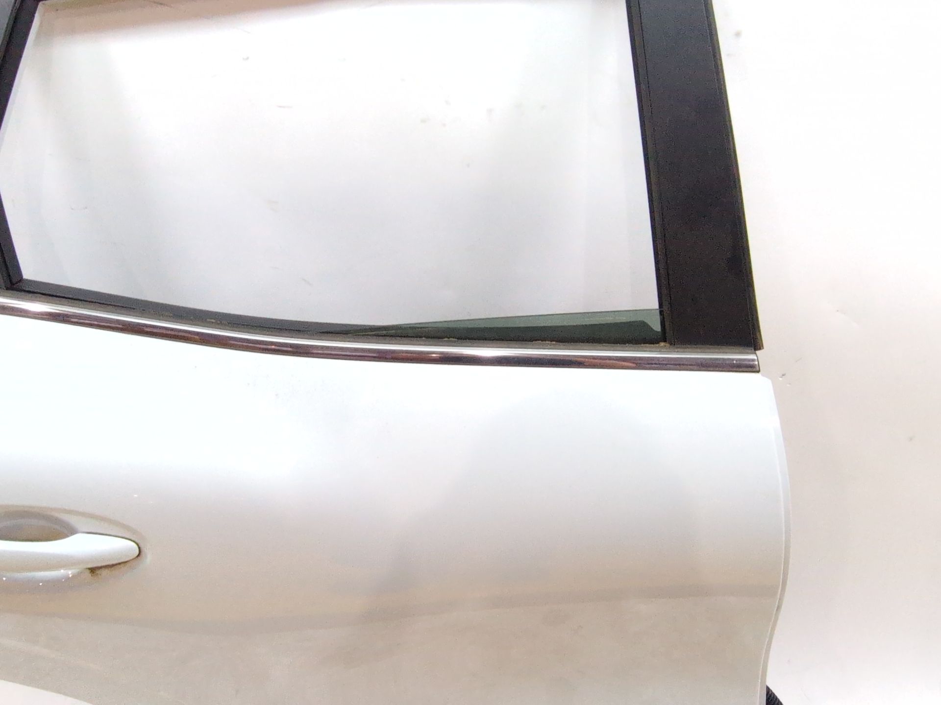 puerta_trasera_derecha_821000294r_ice_white_bc_ov369_renault_kadjar_ha_hl_1_5_blue_dci_115