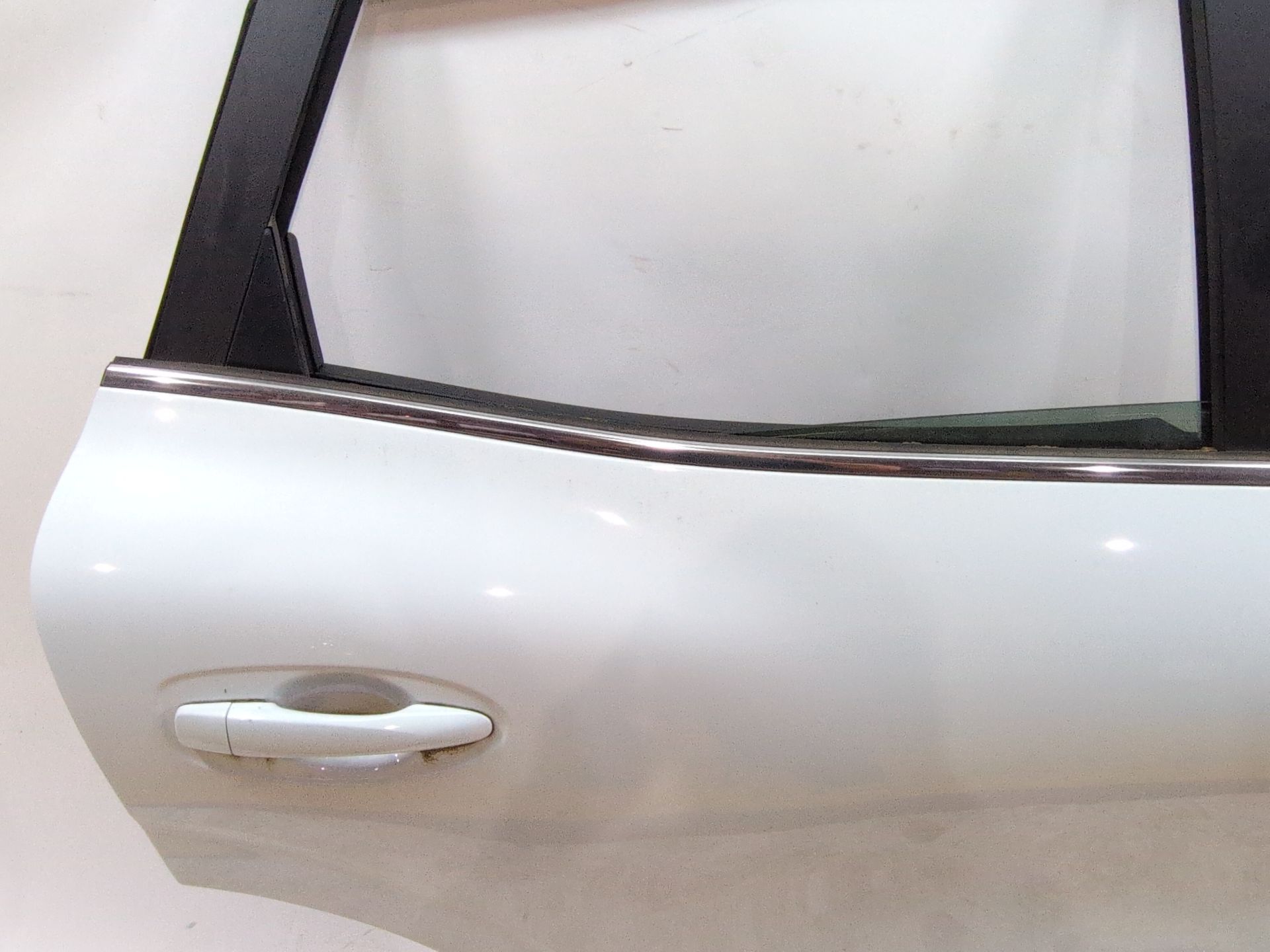 puerta_trasera_derecha_821000294r_ice_white_bc_ov369_renault_kadjar_ha_hl_1_5_blue_dci_115