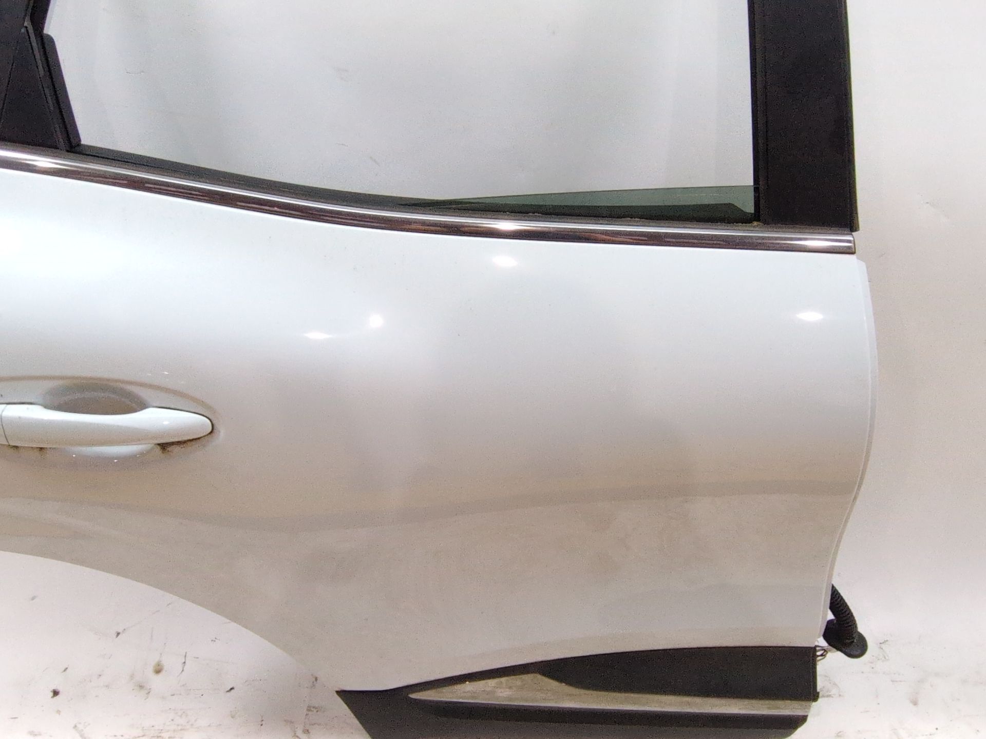puerta_trasera_derecha_821000294r_ice_white_bc_ov369_renault_kadjar_ha_hl_1_5_blue_dci_115