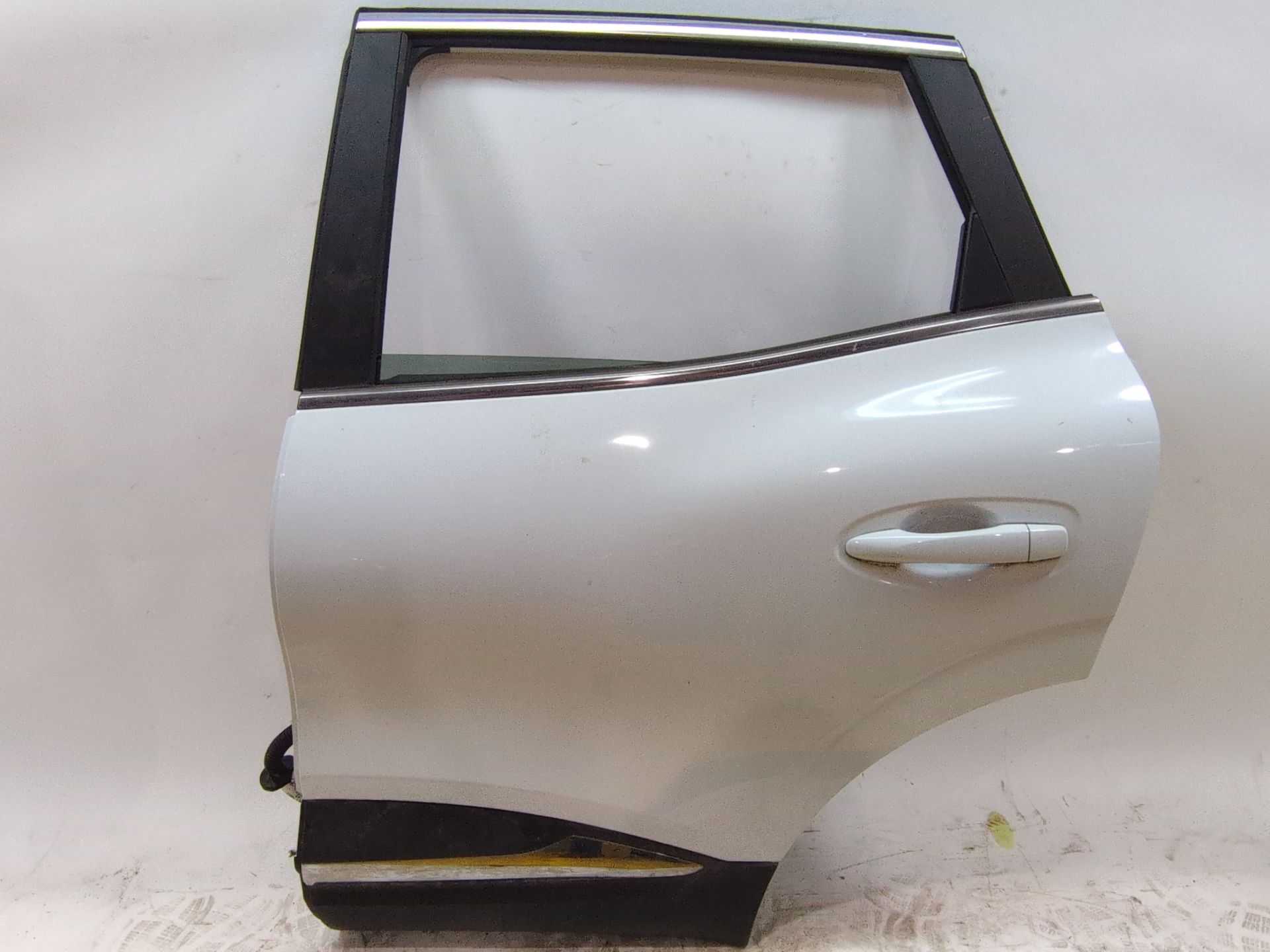 puerta_trasera_izquierda_821016878r_ice_white_bc_ov369_renault_kadjar_ha_hl_1_5_blue_dci_115