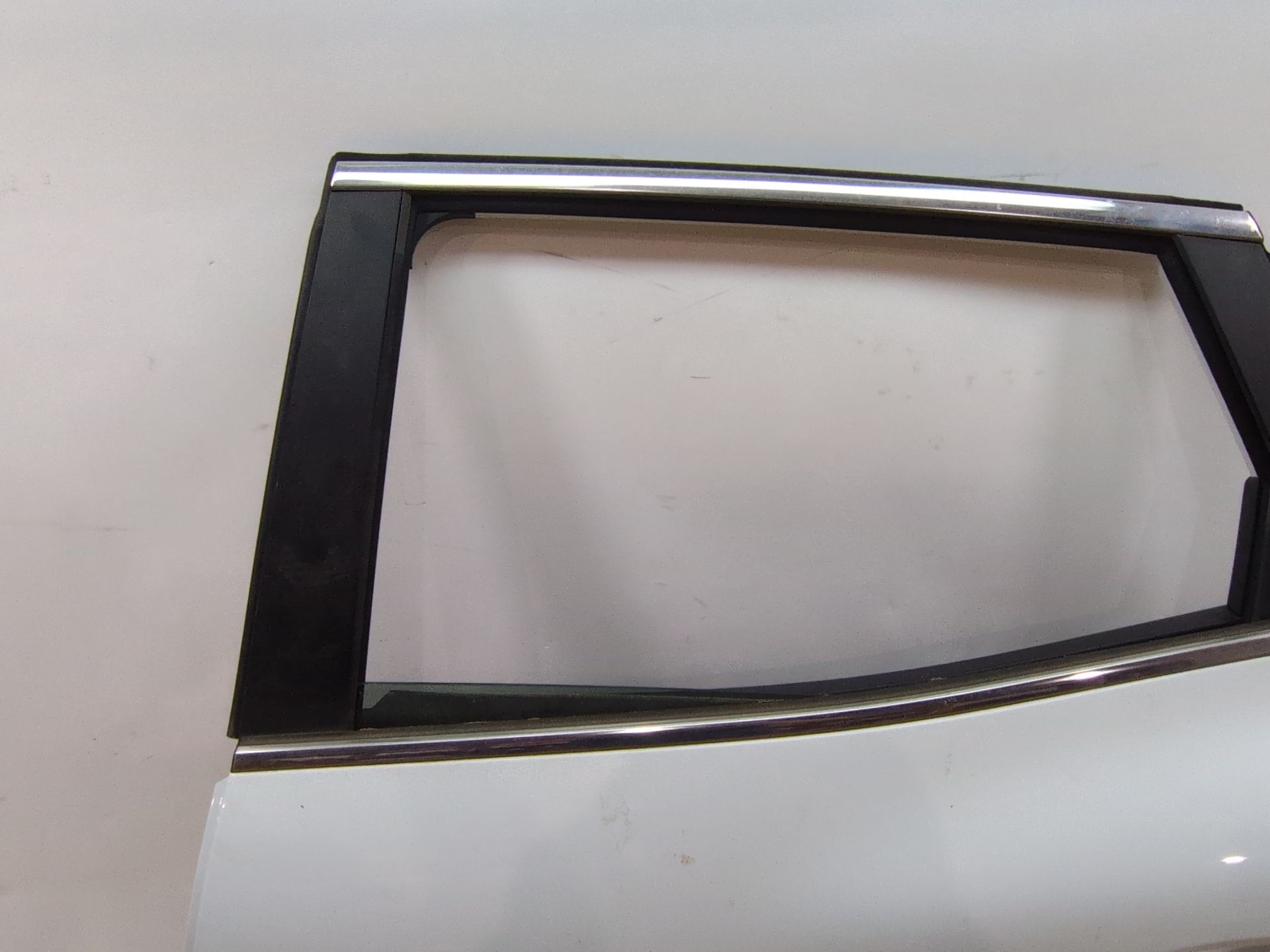 puerta_trasera_izquierda_821016878r_ice_white_bc_ov369_renault_kadjar_ha_hl_1_5_blue_dci_115