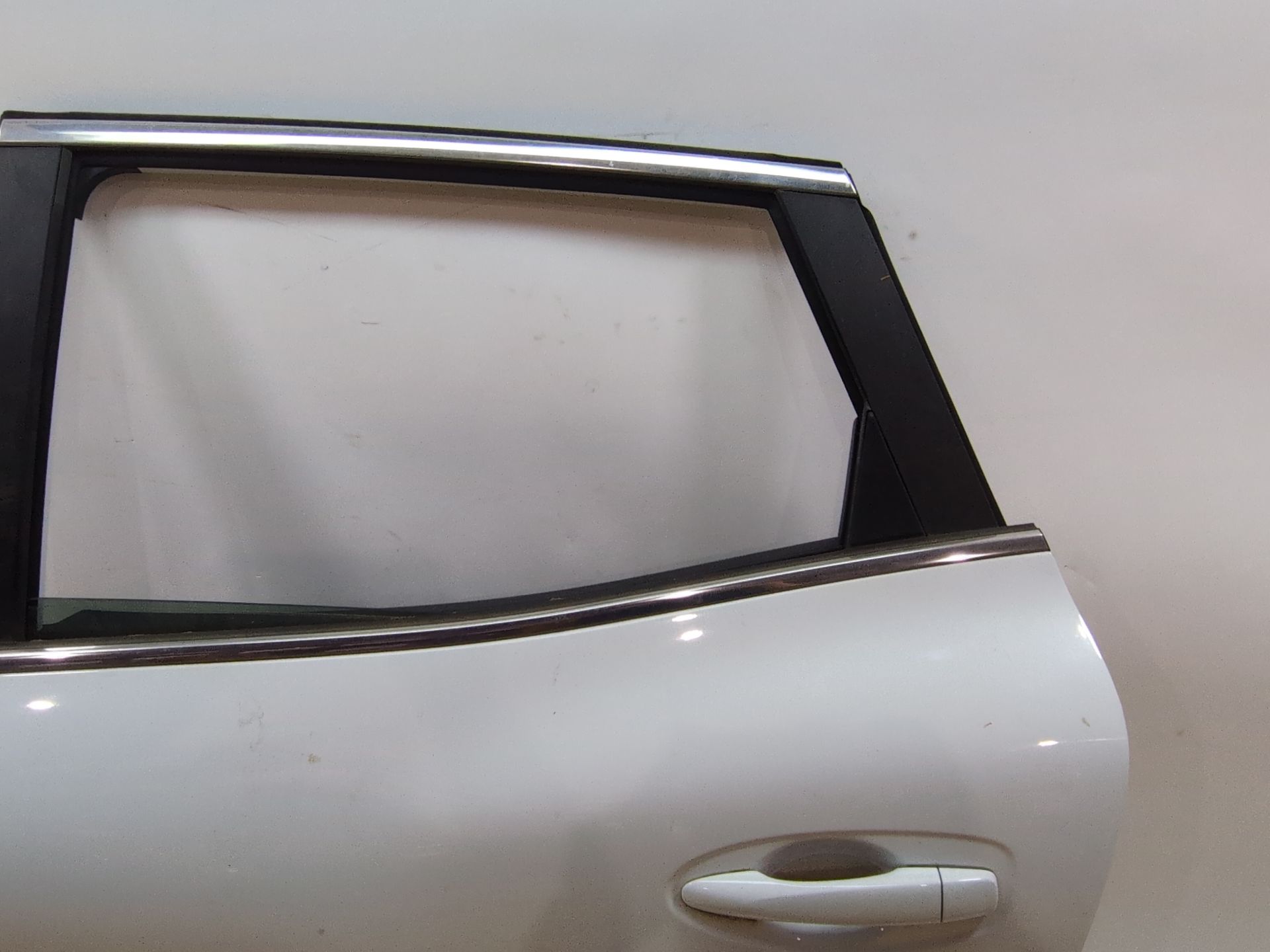 puerta_trasera_izquierda_821016878r_ice_white_bc_ov369_renault_kadjar_ha_hl_1_5_blue_dci_115