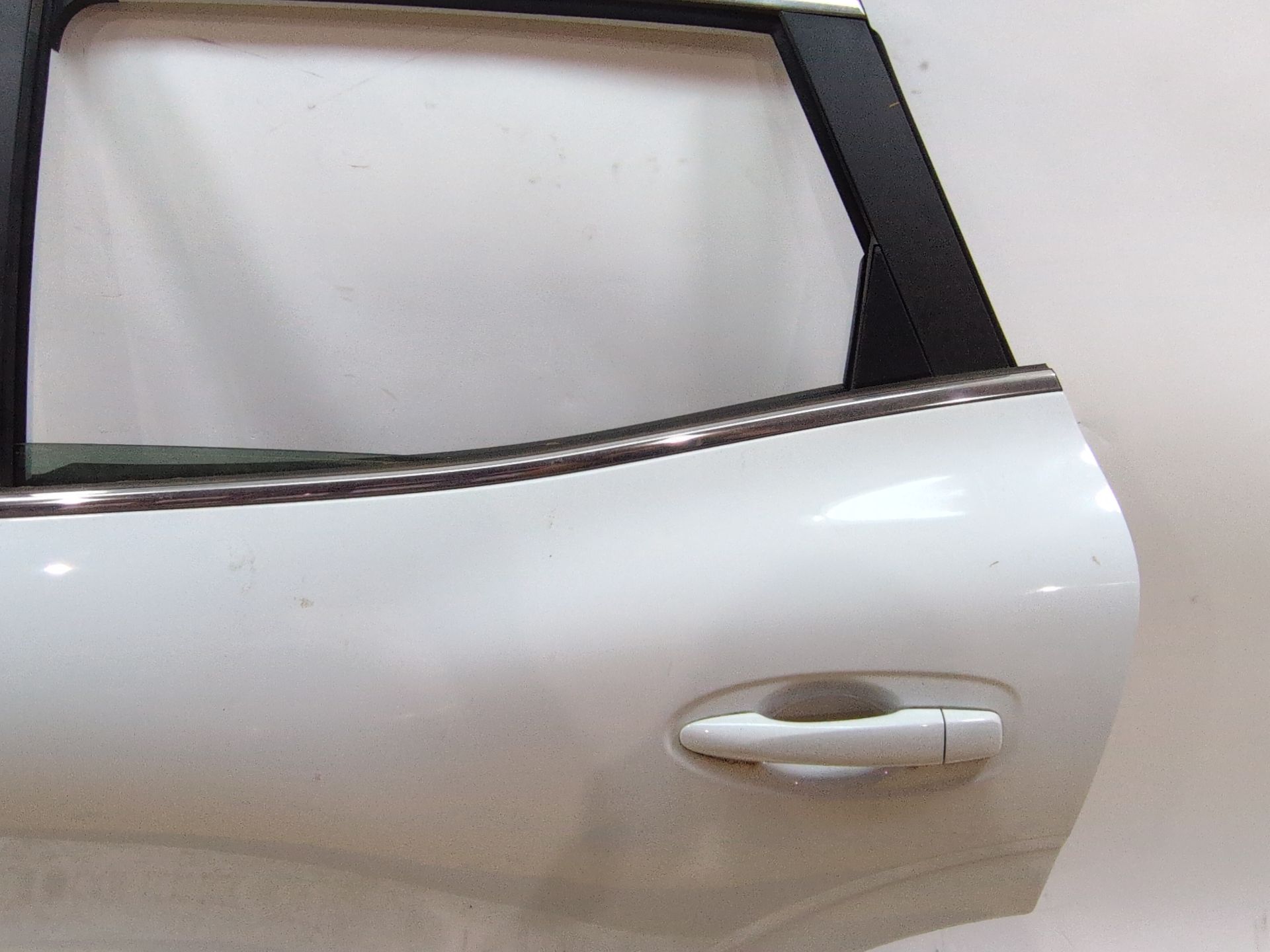 puerta_trasera_izquierda_821016878r_ice_white_bc_ov369_renault_kadjar_ha_hl_1_5_blue_dci_115
