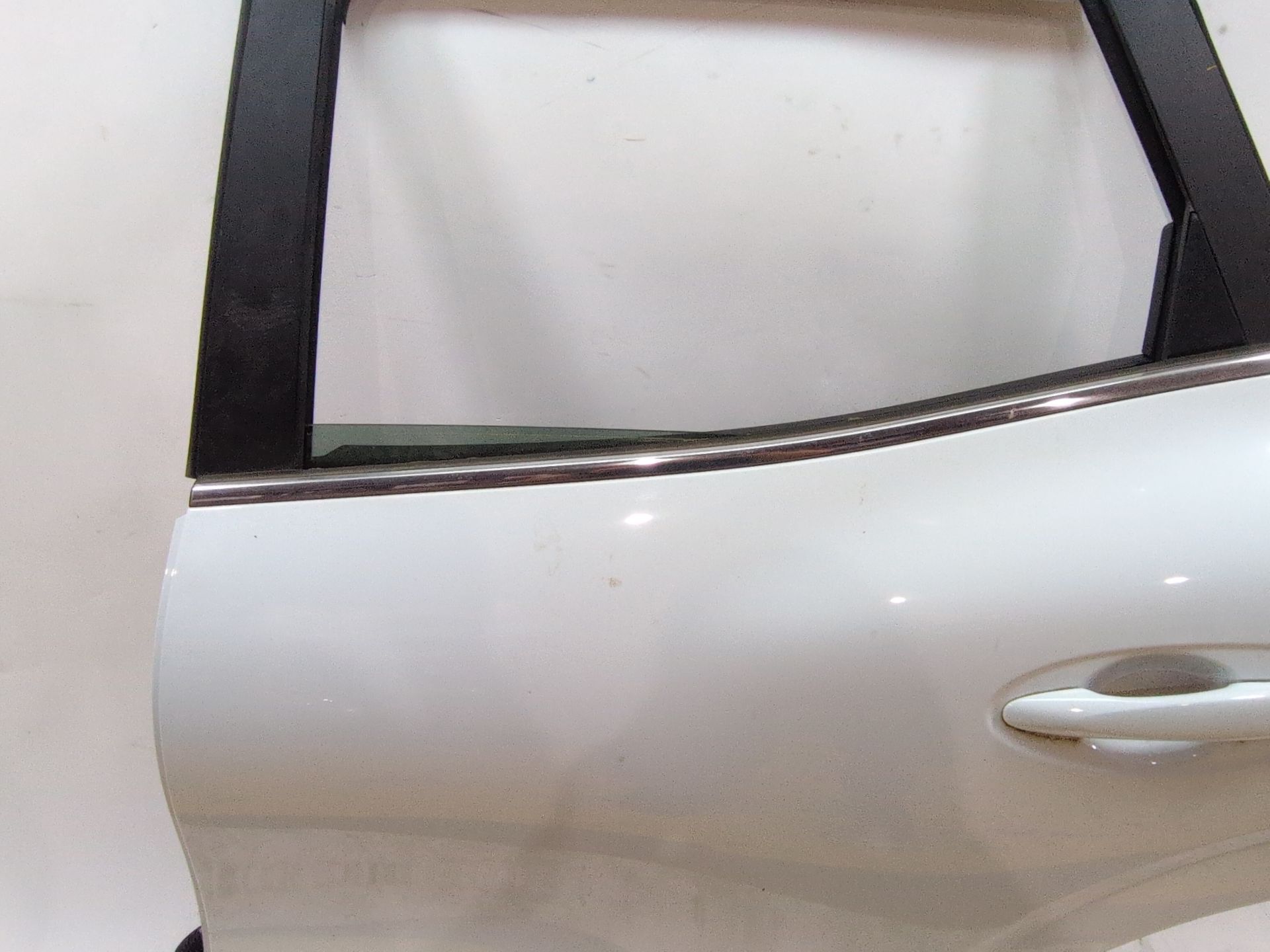 puerta_trasera_izquierda_821016878r_ice_white_bc_ov369_renault_kadjar_ha_hl_1_5_blue_dci_115