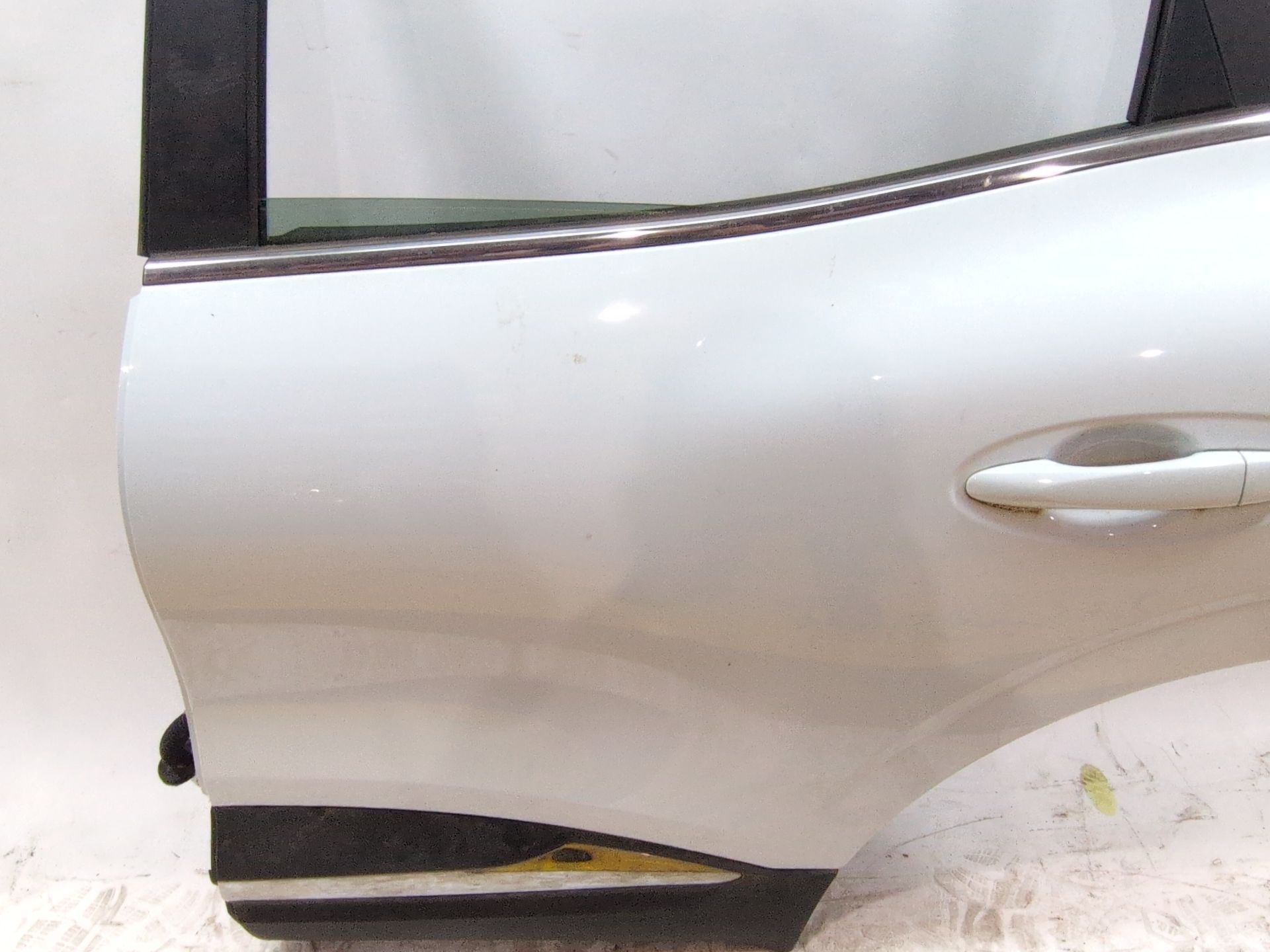 puerta_trasera_izquierda_821016878r_ice_white_bc_ov369_renault_kadjar_ha_hl_1_5_blue_dci_115