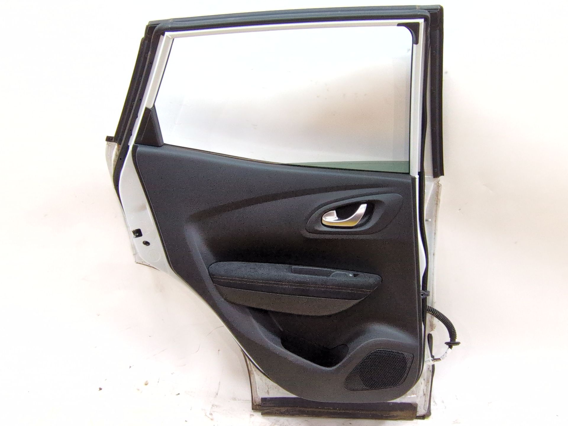 puerta_trasera_izquierda_821016878r_ice_white_bc_ov369_renault_kadjar_ha_hl_1_5_blue_dci_115