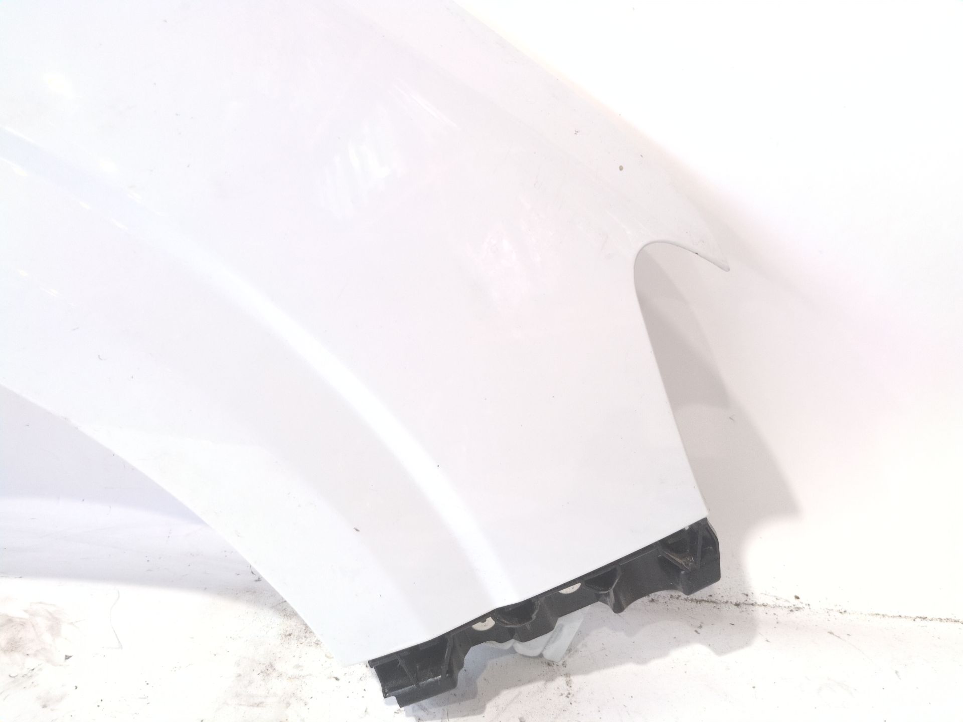 aleta_delantera_derecha_631001357r_ice_white_bc_ov369_dacia_sandero_iii_1_0_tce_100