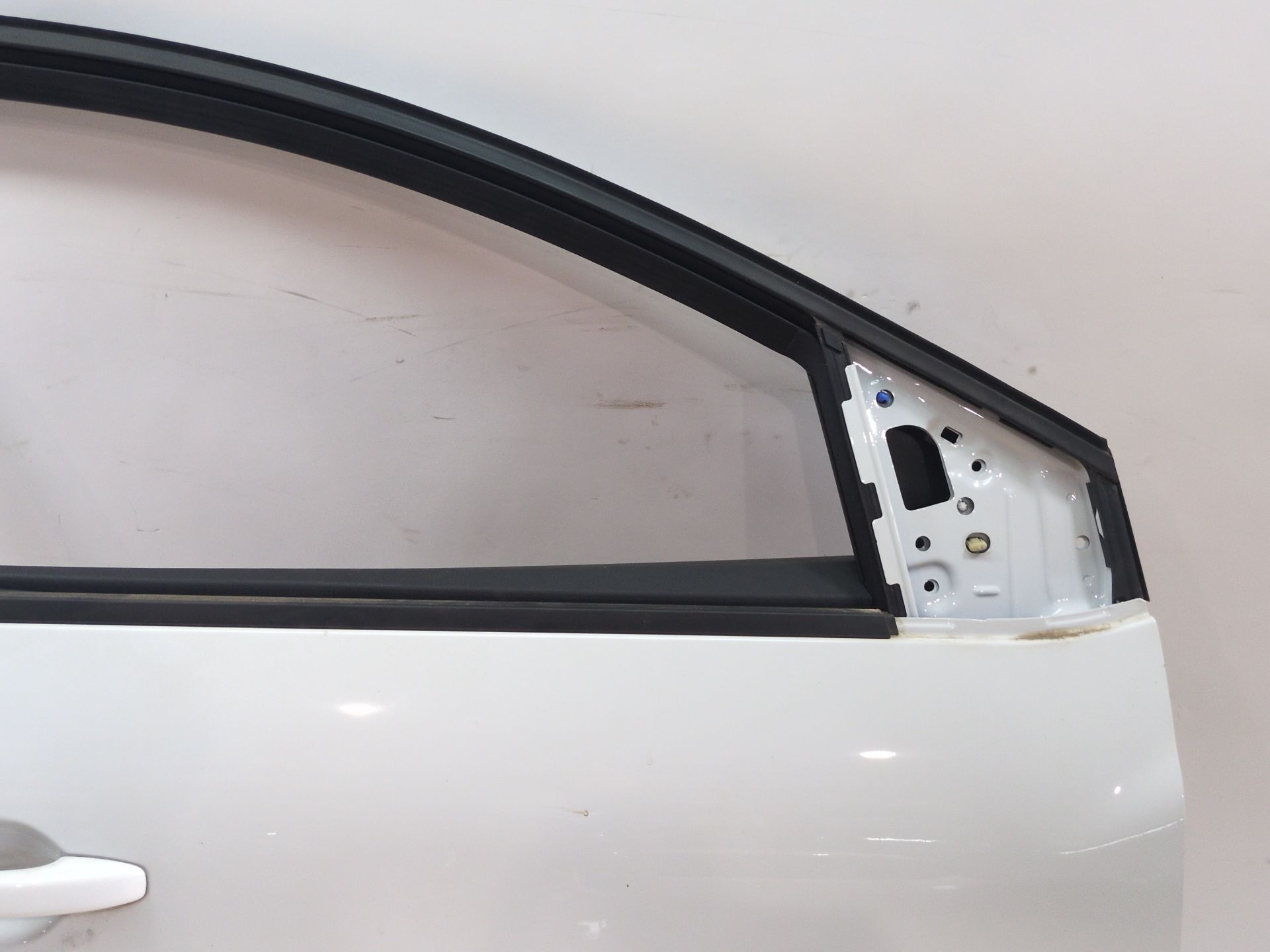 puerta_delantera_derecha_801002545r_ice_white_bc_ov369_dacia_sandero_iii_1_0_tce_100