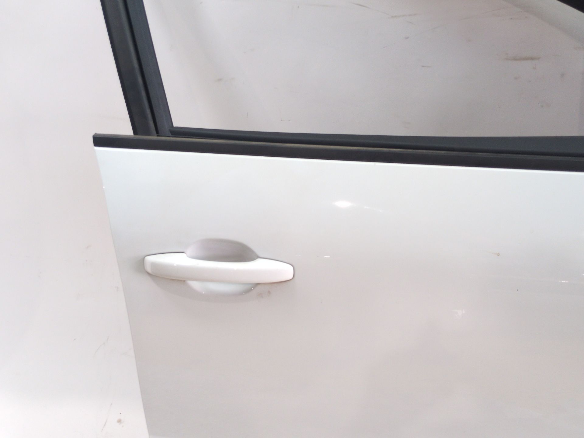 puerta_delantera_derecha_801002545r_ice_white_bc_ov369_dacia_sandero_iii_1_0_tce_100