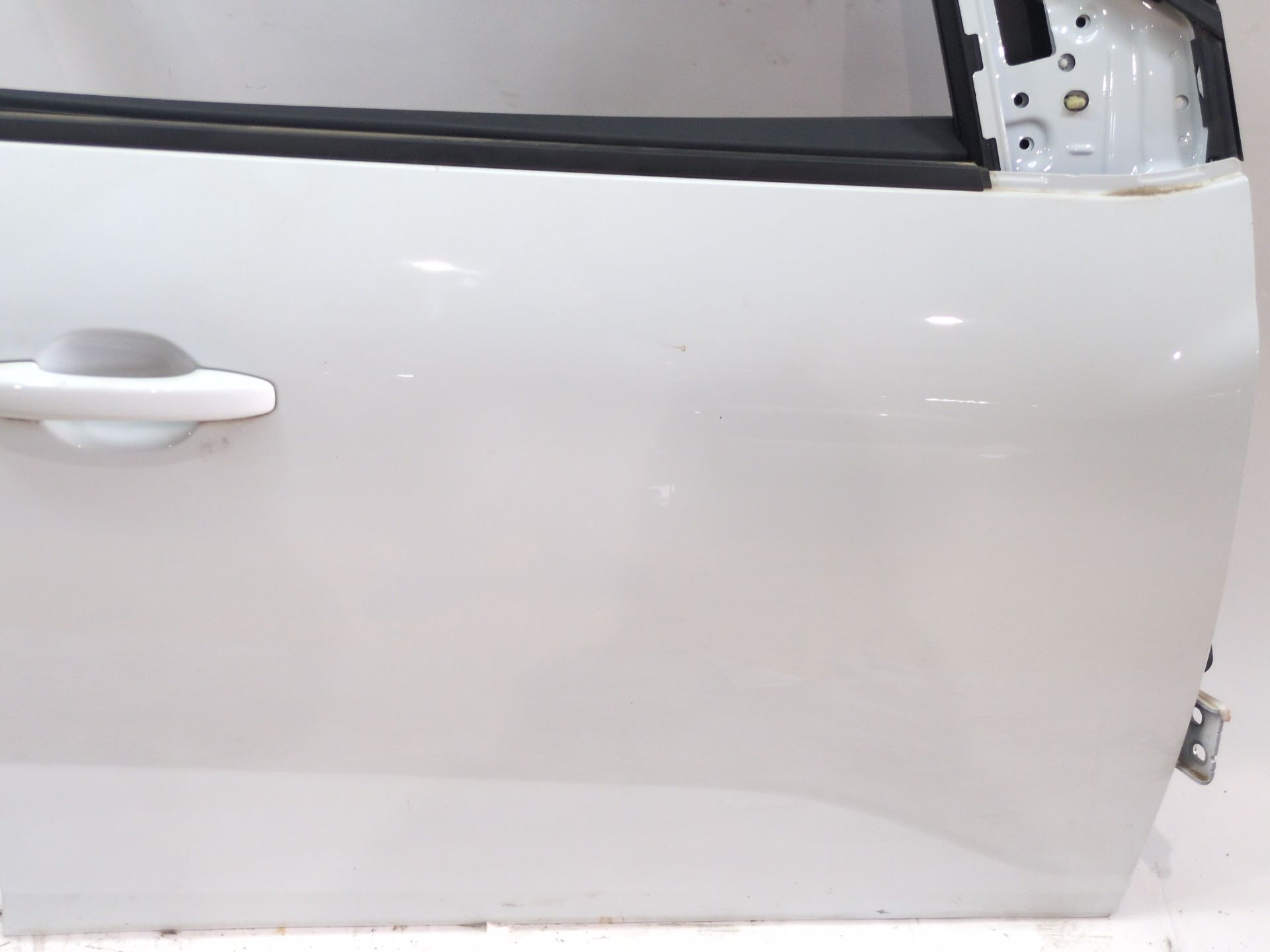 puerta_delantera_derecha_801002545r_ice_white_bc_ov369_dacia_sandero_iii_1_0_tce_100