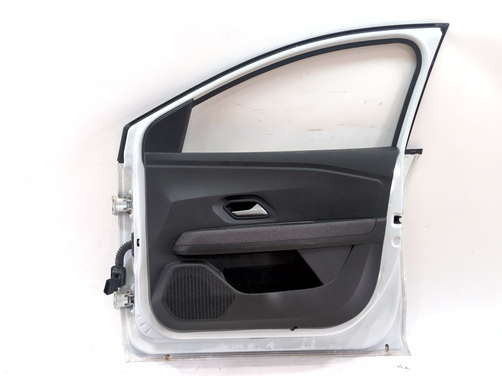 puerta_delantera_derecha_801002545r_ice_white_bc_ov369_dacia_sandero_iii_1_0_tce_100