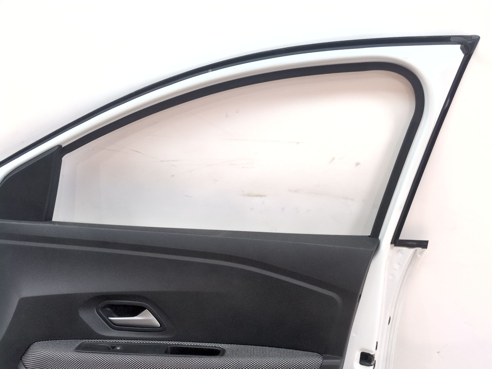 puerta_delantera_derecha_801002545r_ice_white_bc_ov369_dacia_sandero_iii_1_0_tce_100