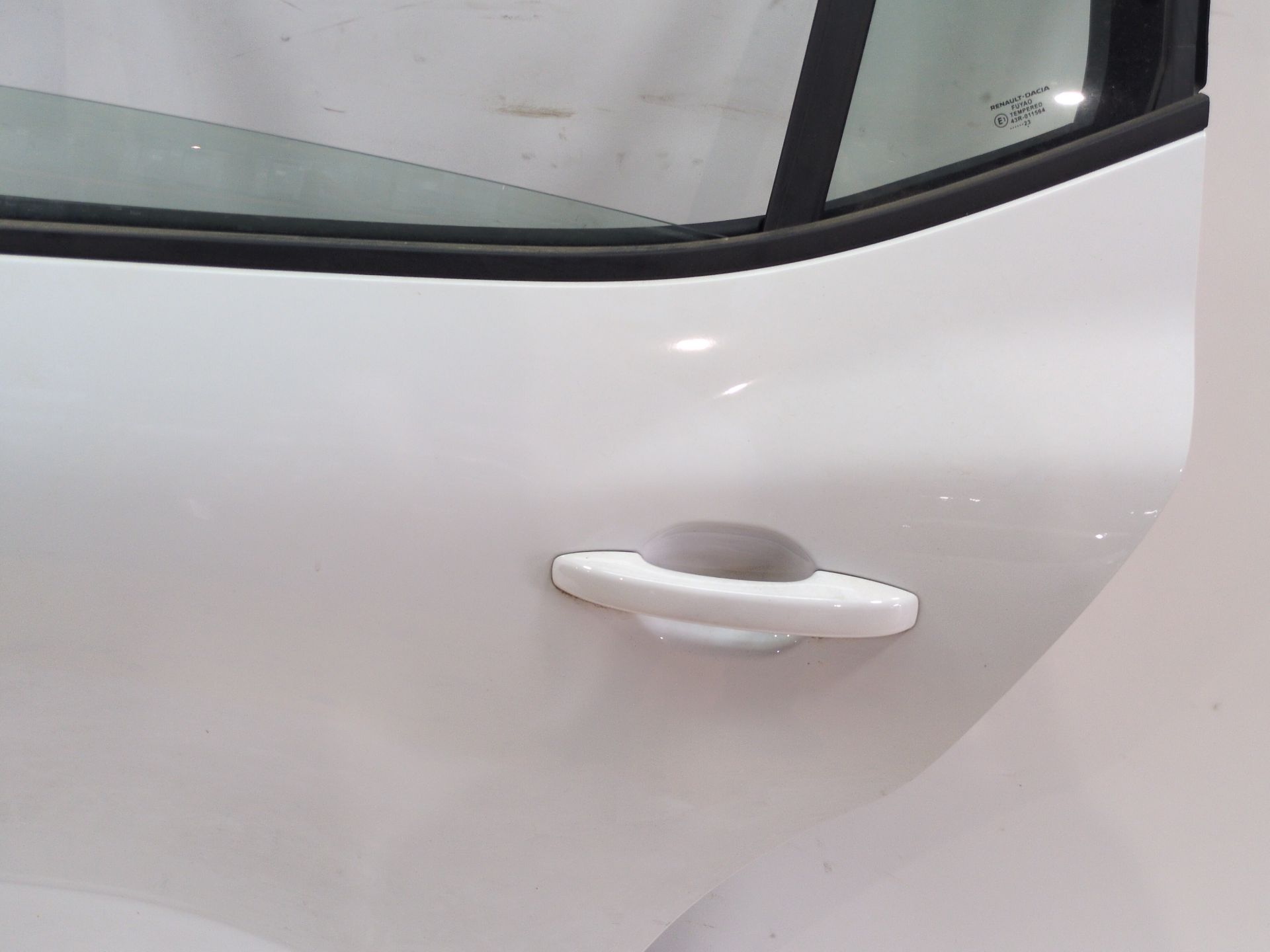 puerta_trasera_izquierda_821014830r_ice_white_bc_ov369_dacia_sandero_iii_1_0_tce_100