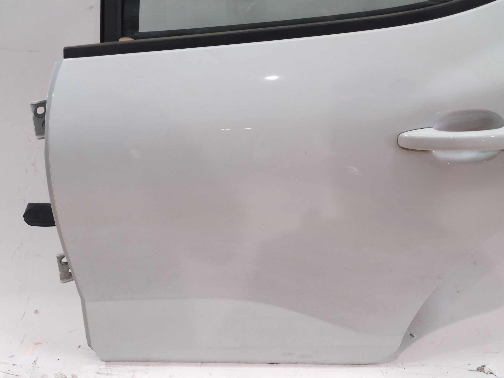 puerta_trasera_izquierda_821014830r_ice_white_bc_ov369_dacia_sandero_iii_1_0_tce_100