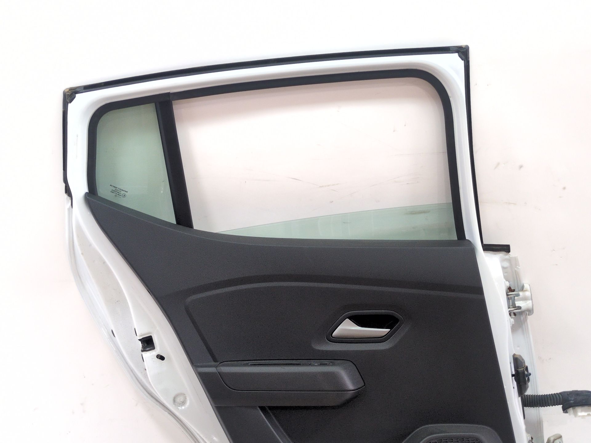 puerta_trasera_izquierda_821014830r_ice_white_bc_ov369_dacia_sandero_iii_1_0_tce_100
